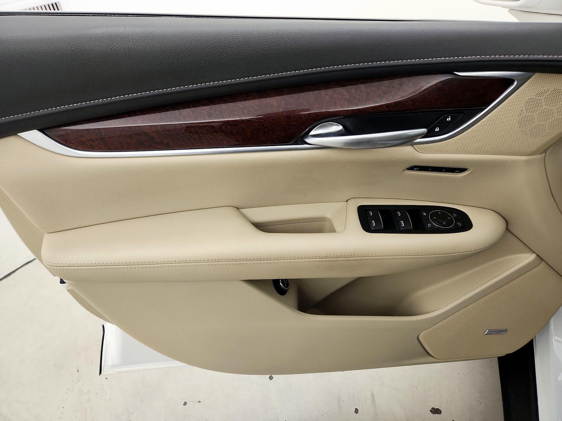 Thumbnail: 2019 Cadillac XT5 - 12