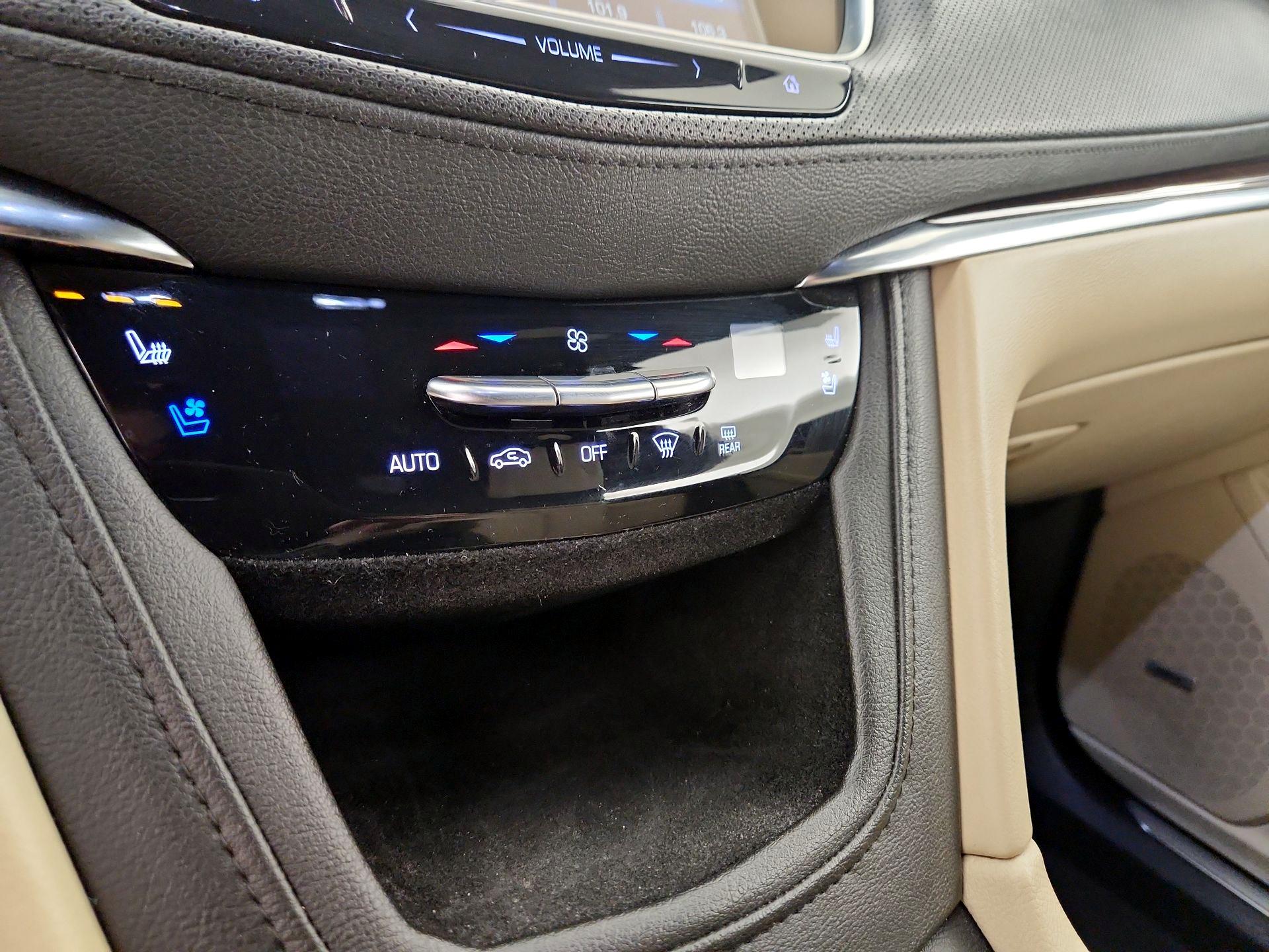 Thumbnail: 2019 Cadillac XT5 - 17
