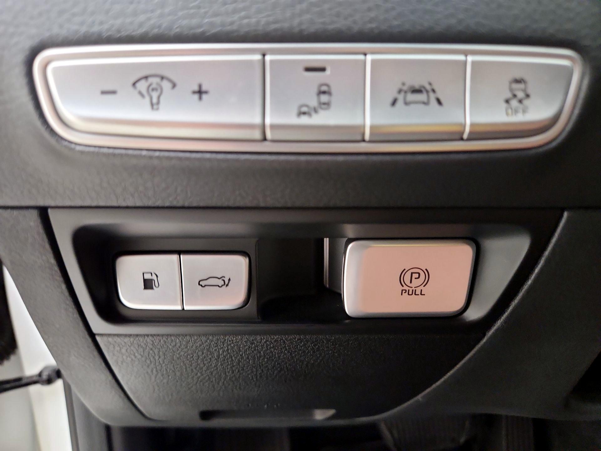 Thumbnail: 2019 Kia K900 - 13
