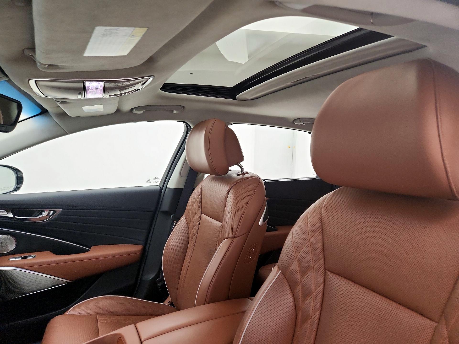 Thumbnail: 2019 Kia K900 - 20