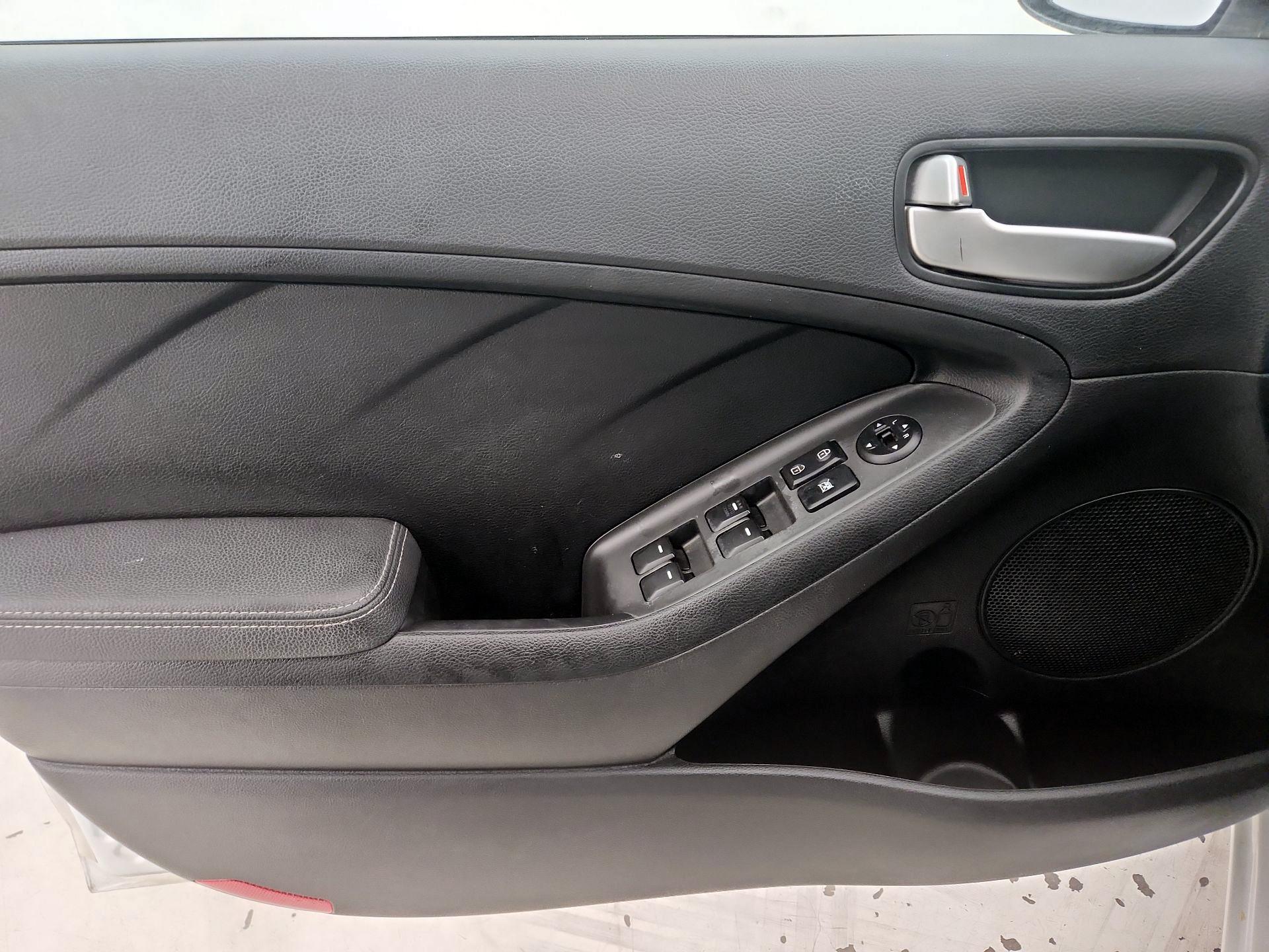 Thumbnail: 2017 Kia Forte - 12