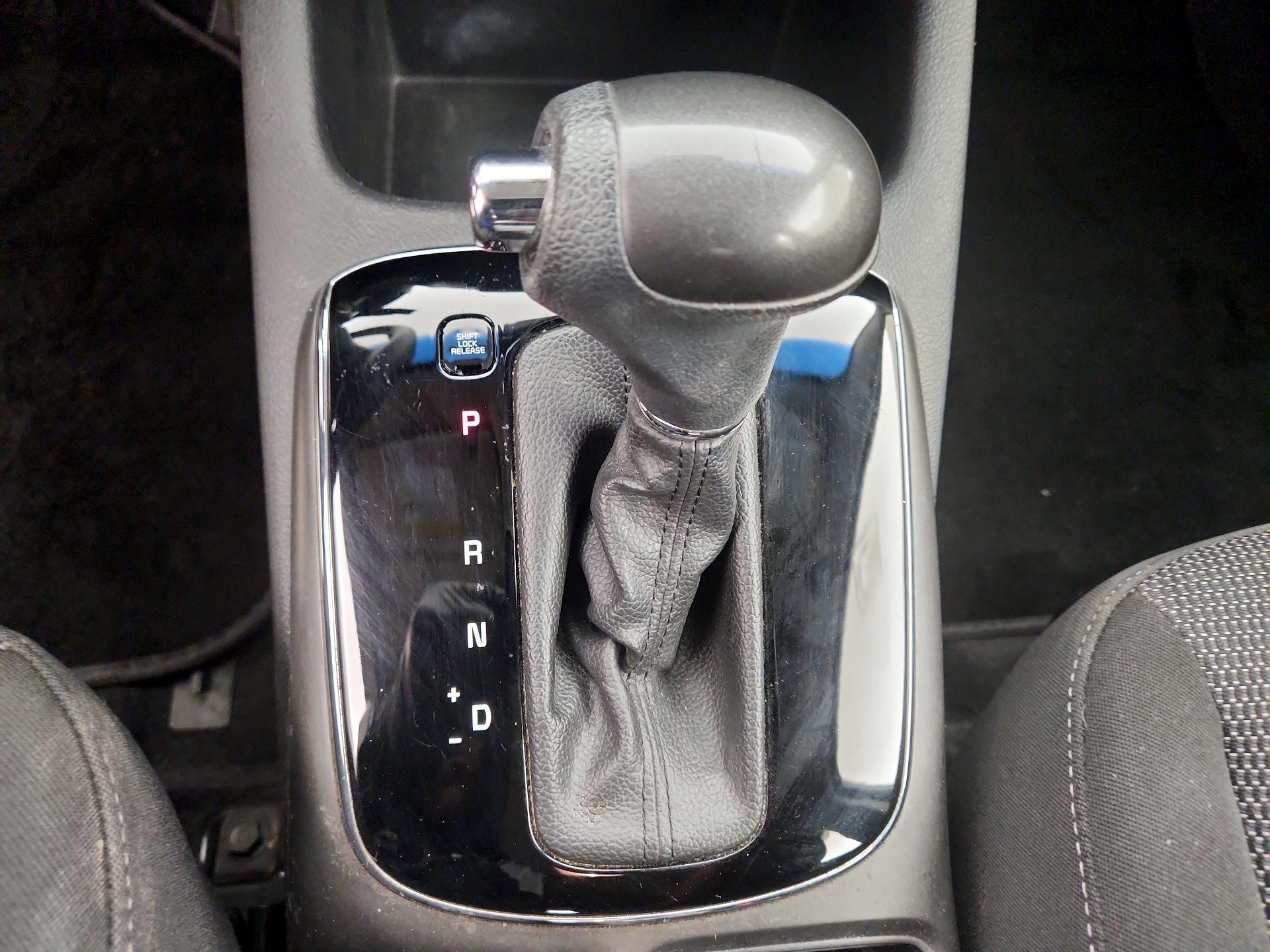 Thumbnail: 2017 Kia Forte - 16