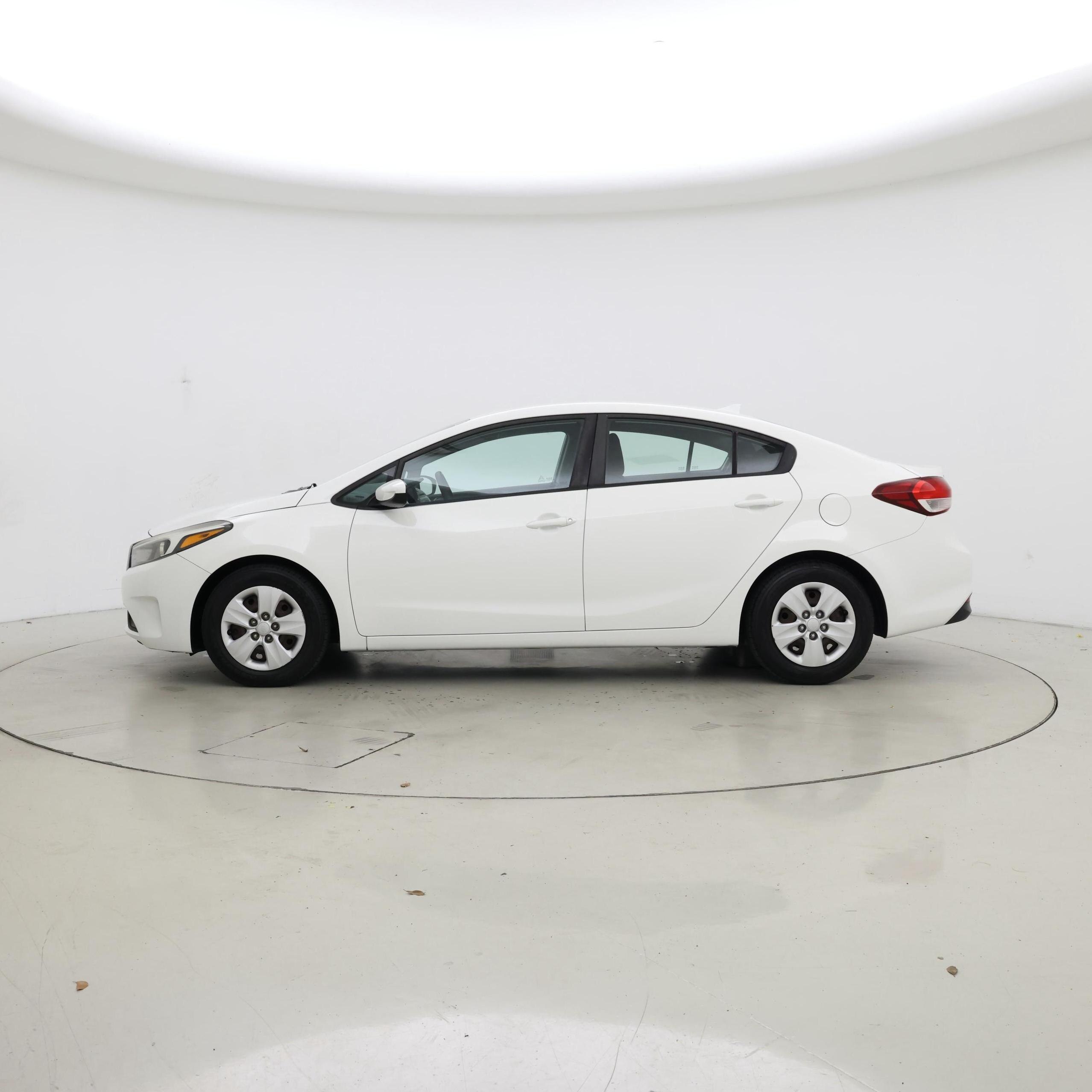 Thumbnail: 2017 Kia Forte - 3