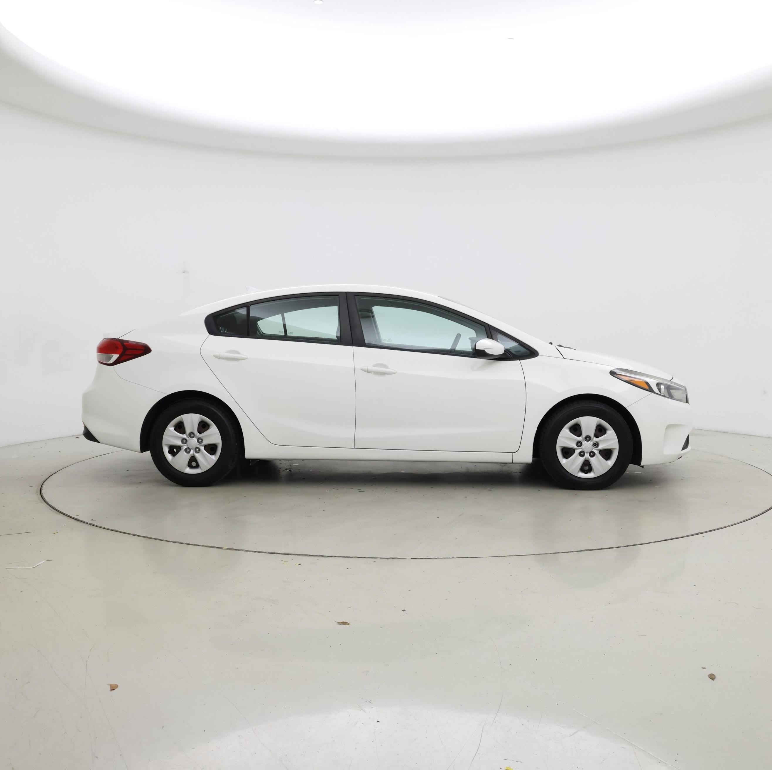 Thumbnail: 2017 Kia Forte - 7