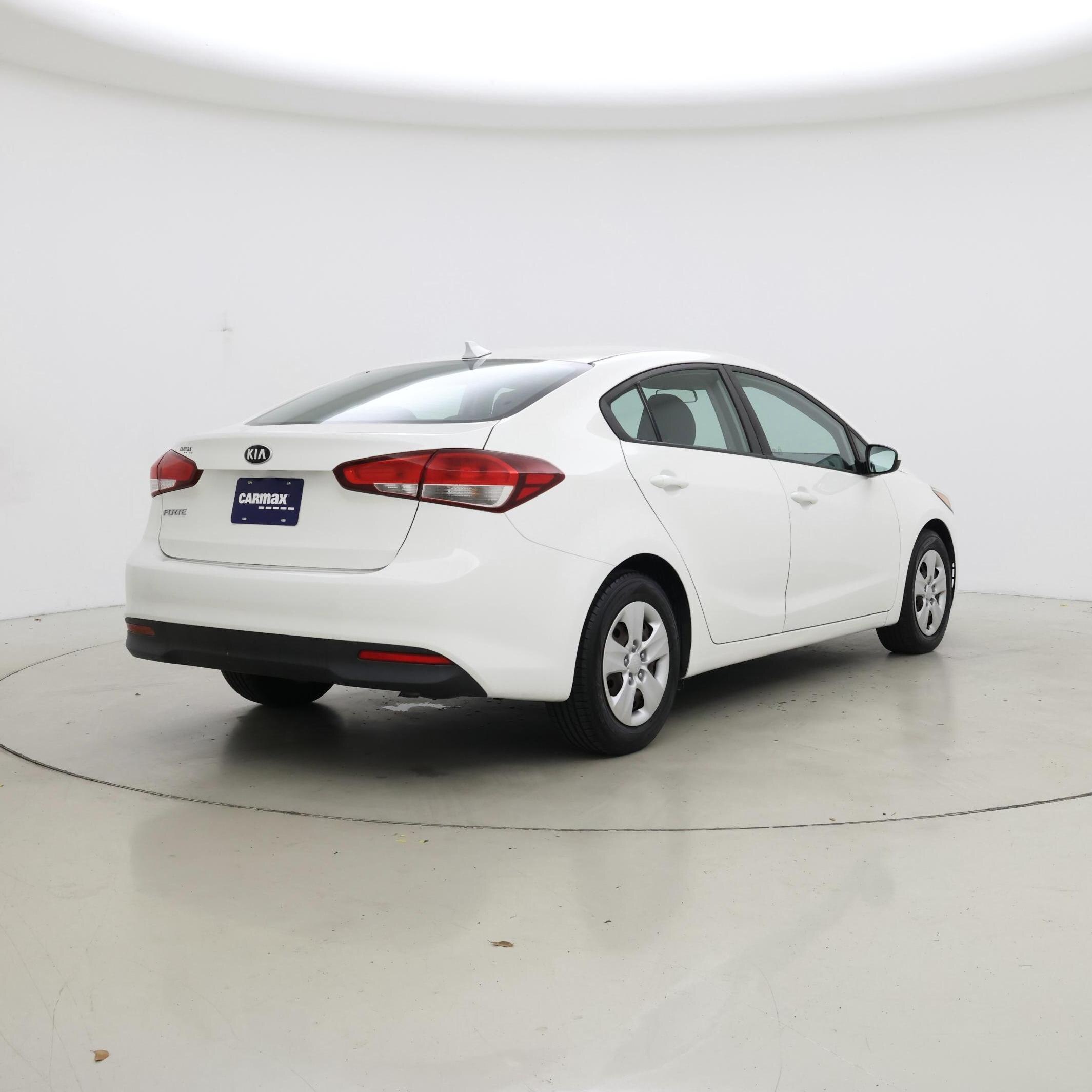 Thumbnail: 2017 Kia Forte - 8