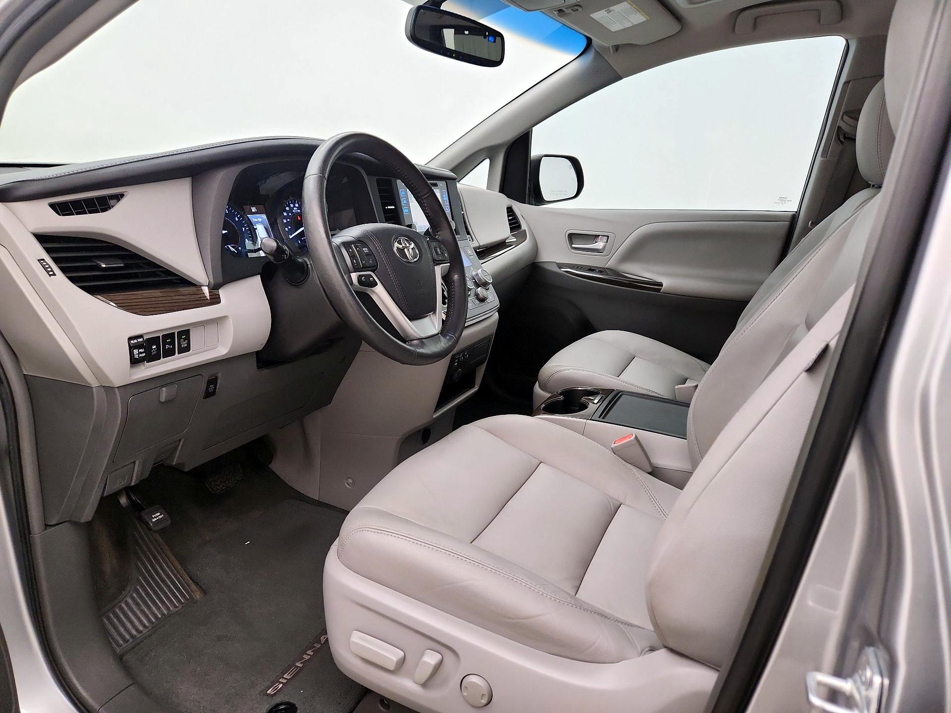 Thumbnail: 2017 Toyota Sienna - 11