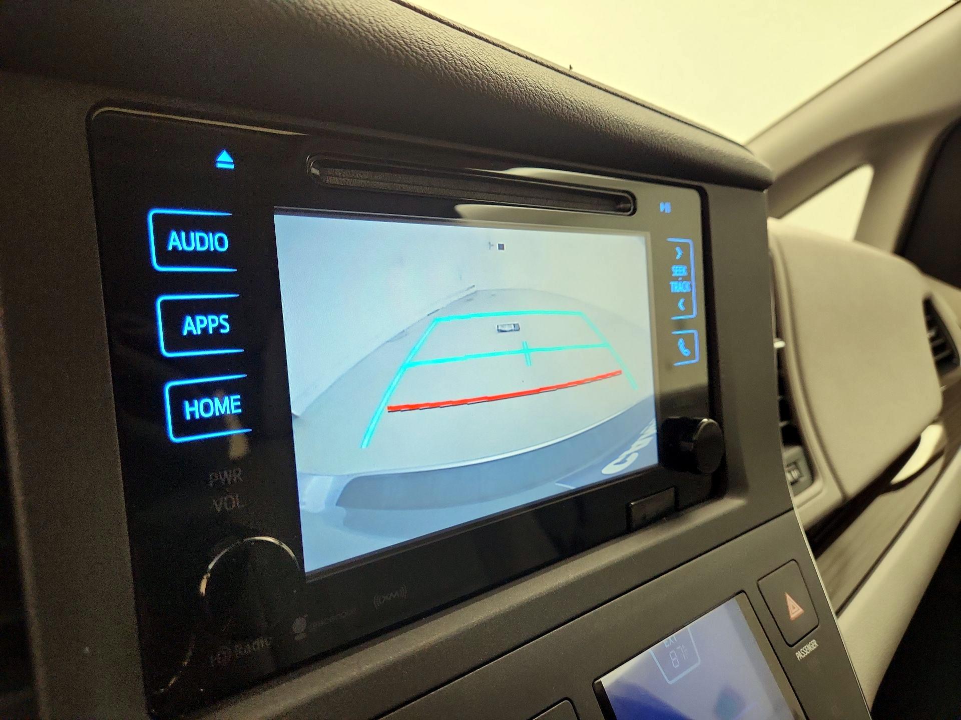 Thumbnail: 2017 Toyota Sienna - 15