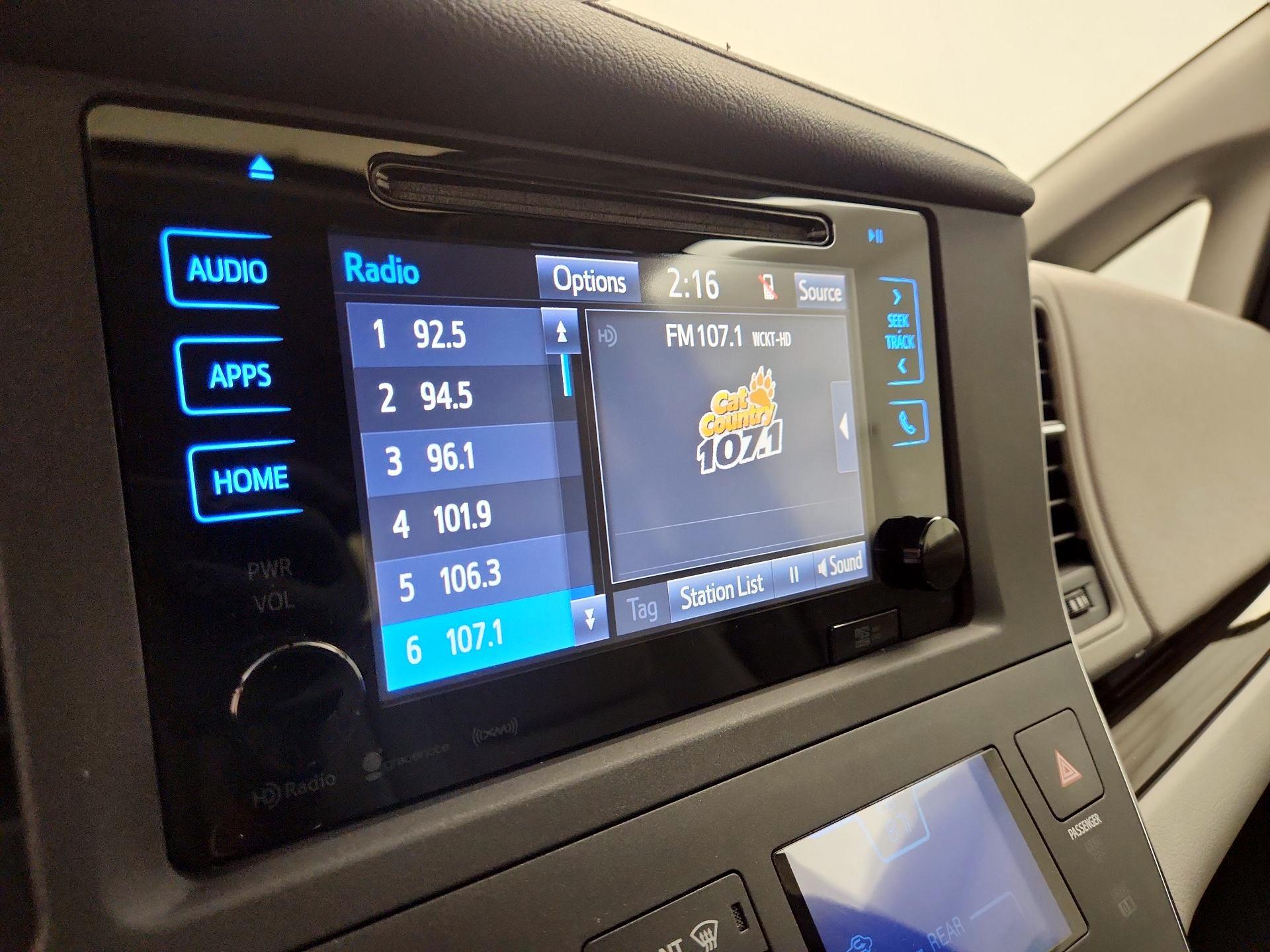 Thumbnail: 2017 Toyota Sienna - 16