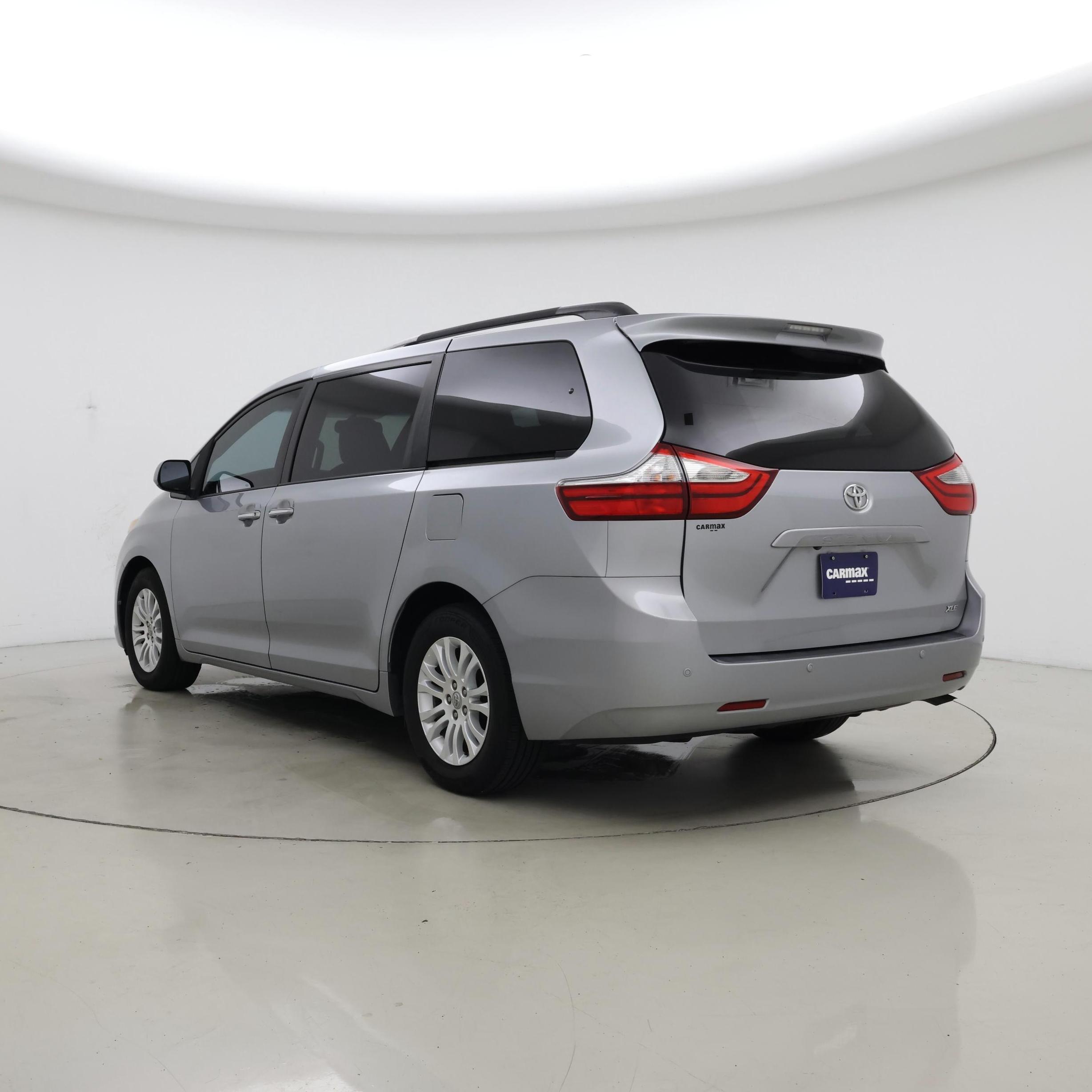 Thumbnail: 2017 Toyota Sienna - 2