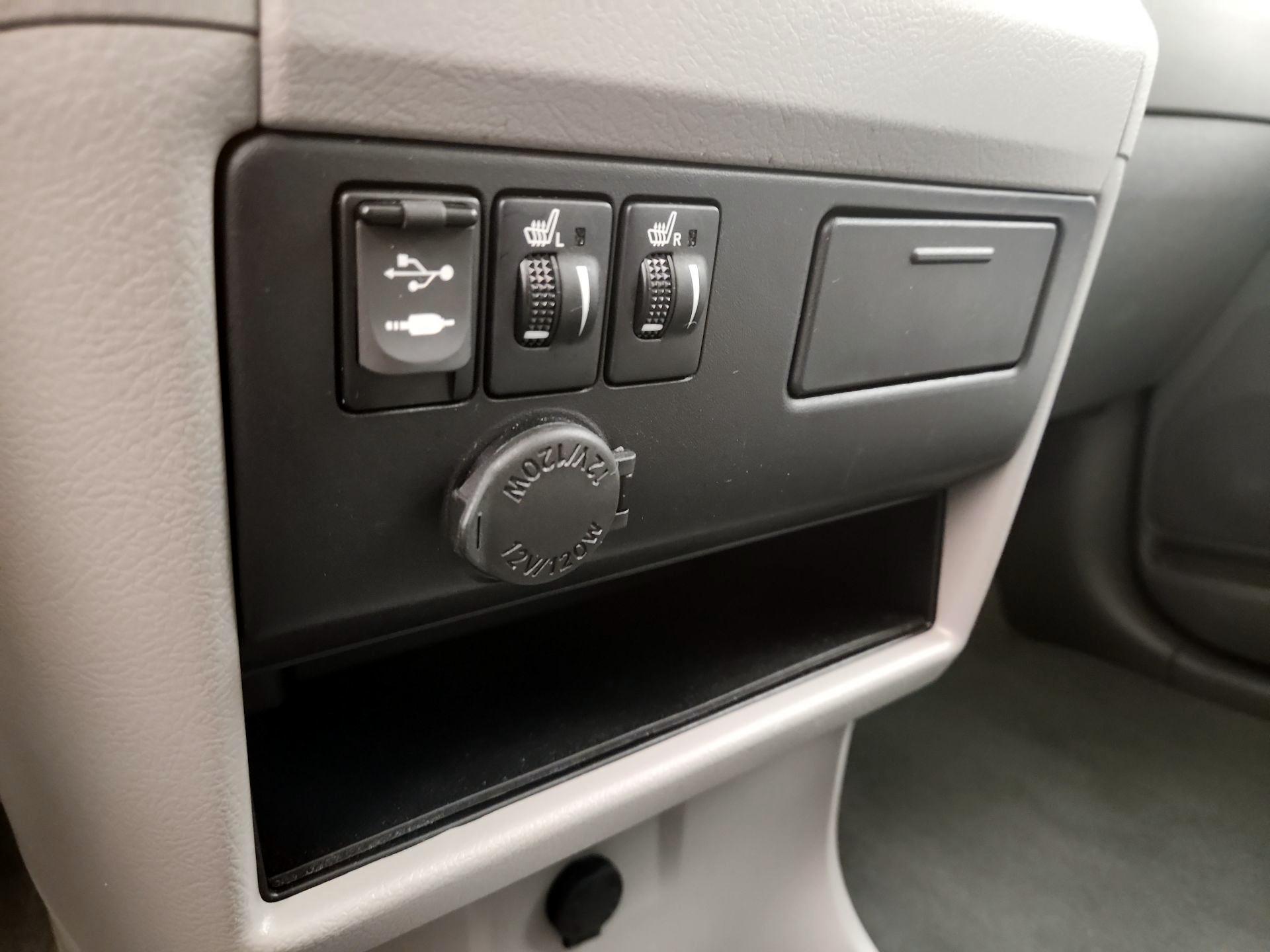 Thumbnail: 2017 Toyota Sienna - 19
