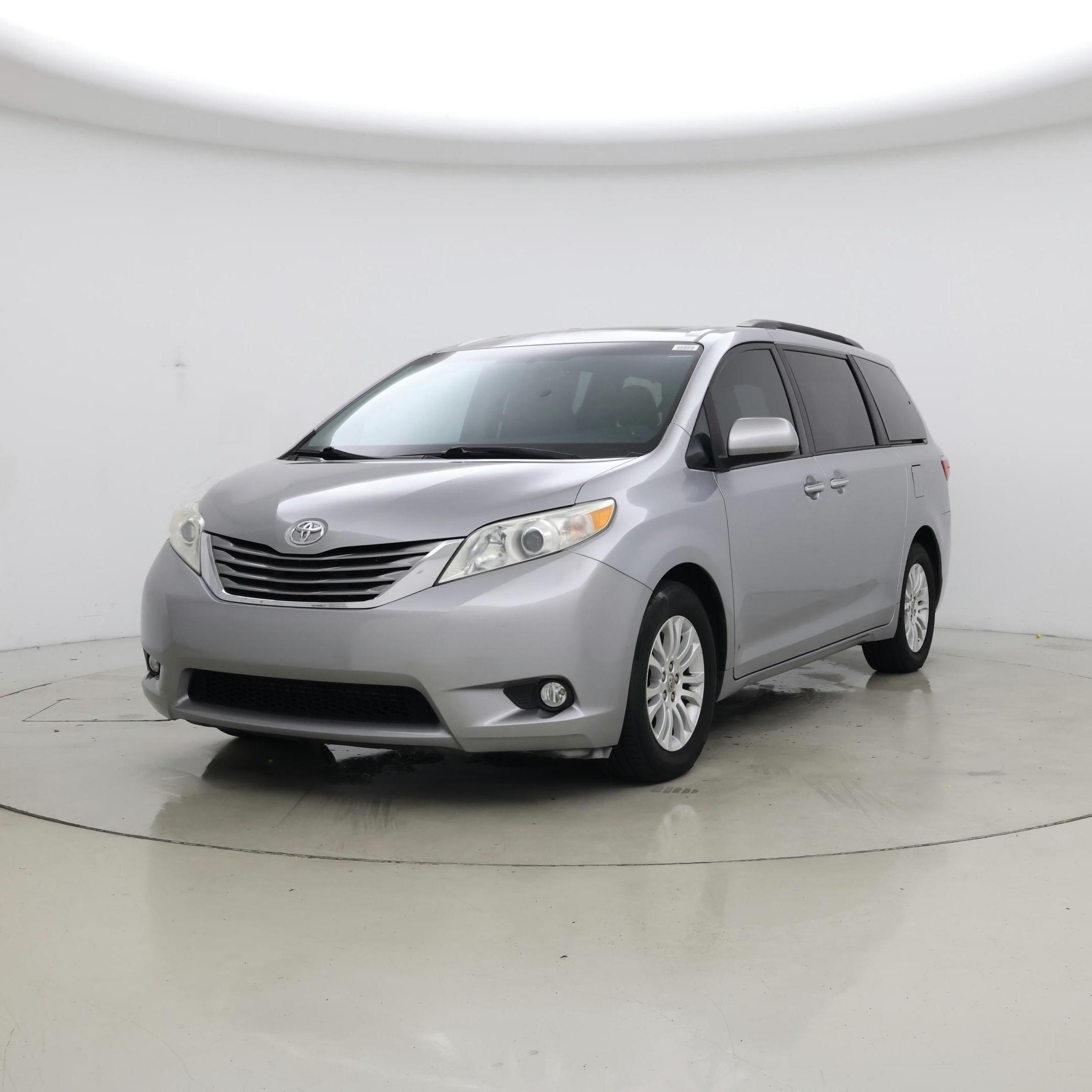 Thumbnail: 2017 Toyota Sienna - 4