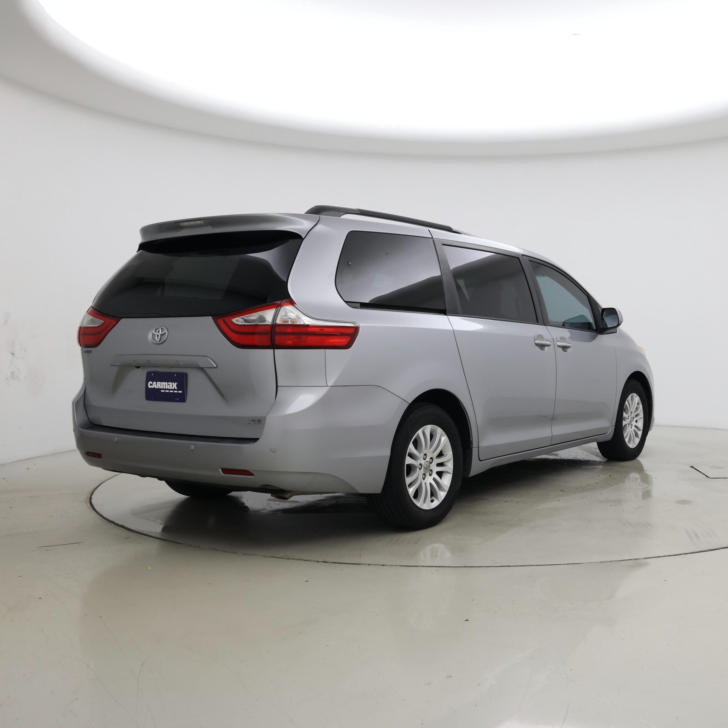 Thumbnail: 2017 Toyota Sienna - 8