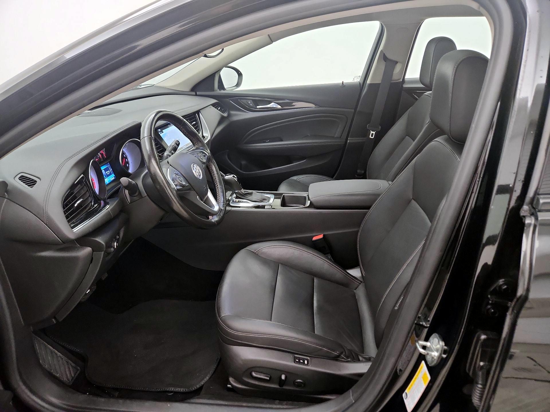 Thumbnail: 2018 Buick Regal - 11