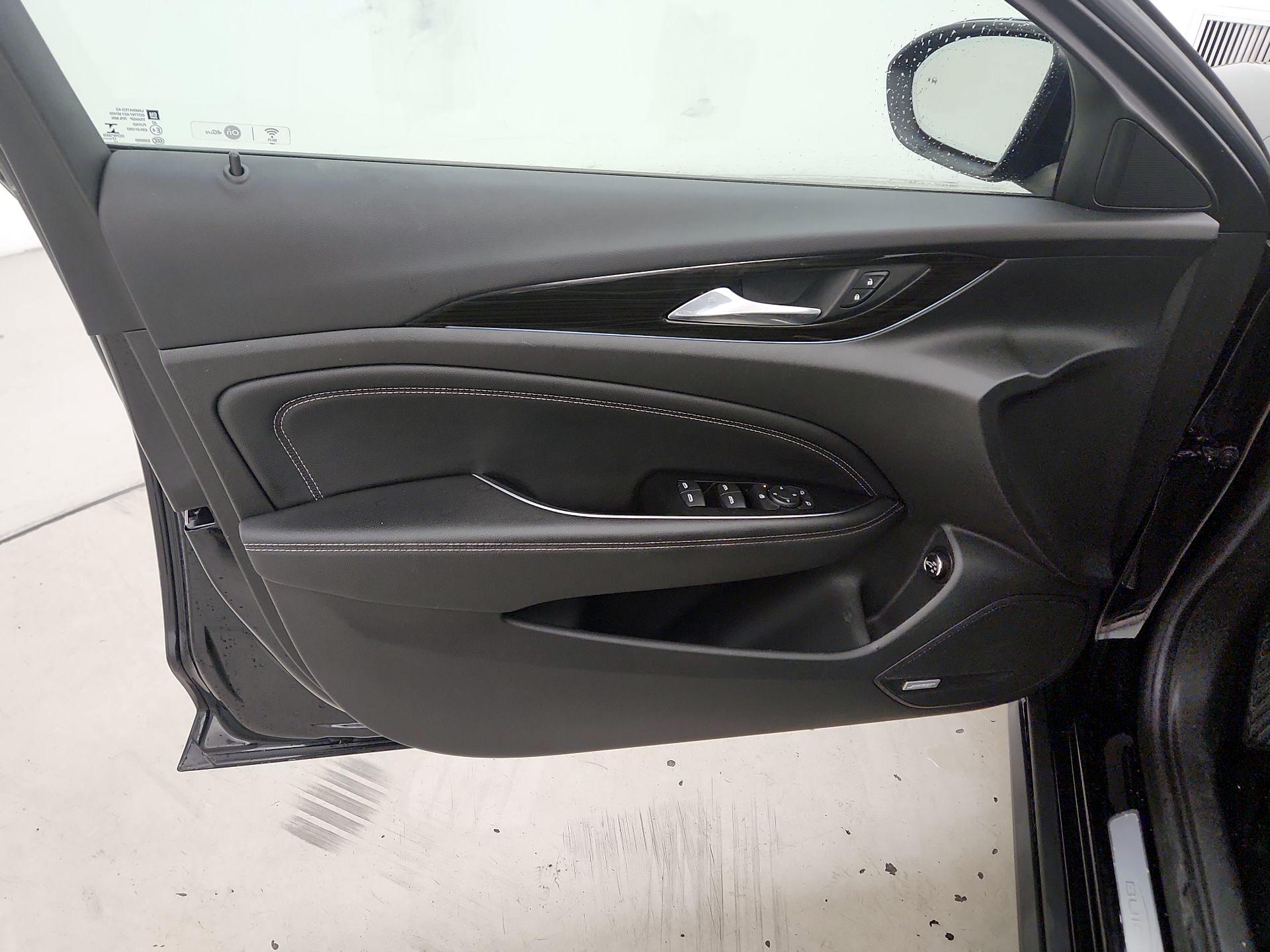 Thumbnail: 2018 Buick Regal - 12