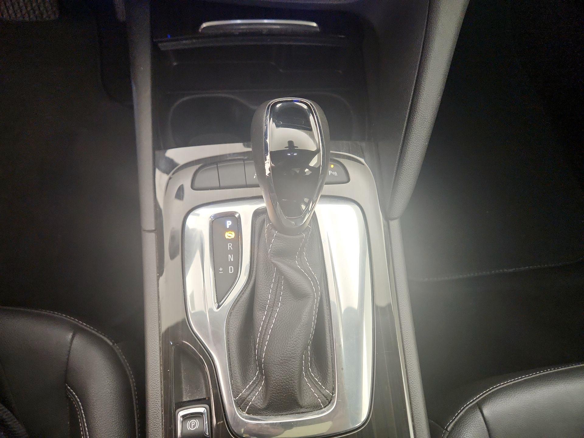 Thumbnail: 2018 Buick Regal - 18