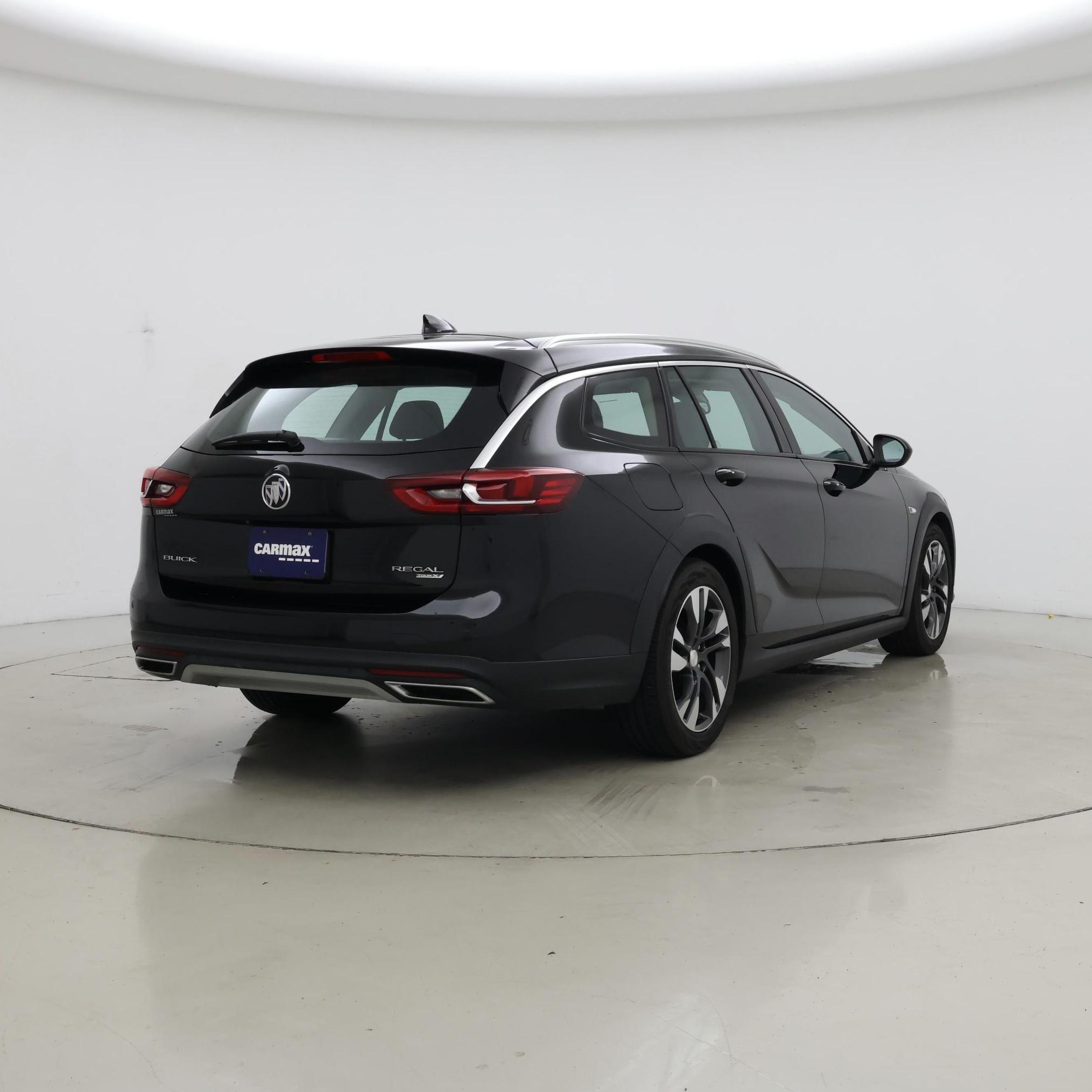 Thumbnail: 2018 Buick Regal - 8