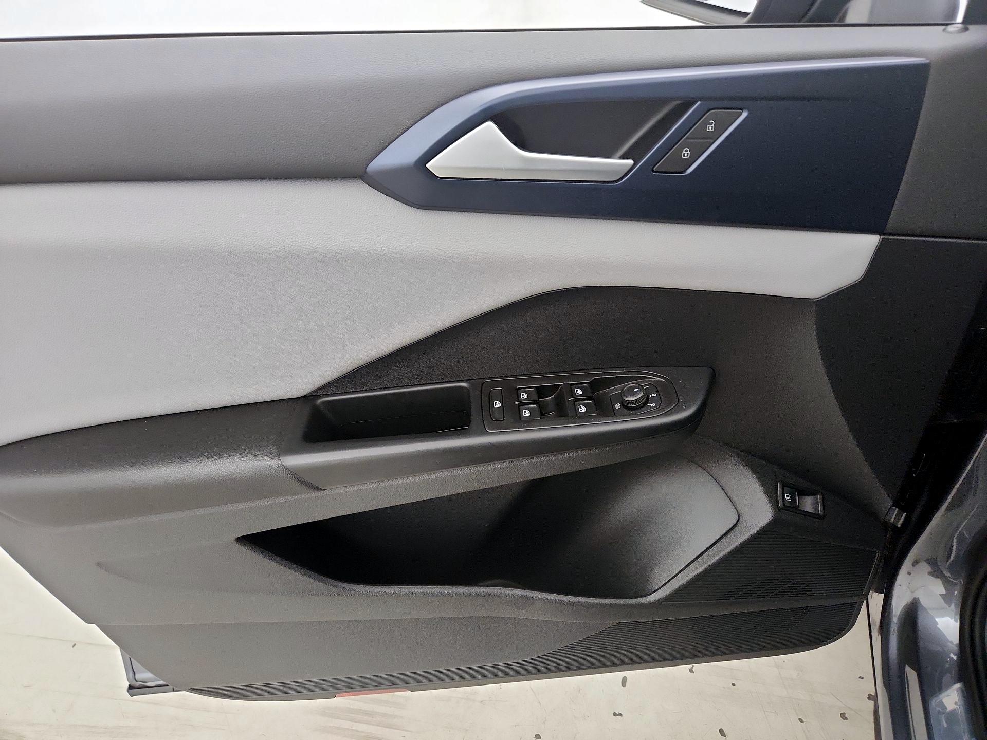 Thumbnail: 2022 Volkswagen Taos - 12