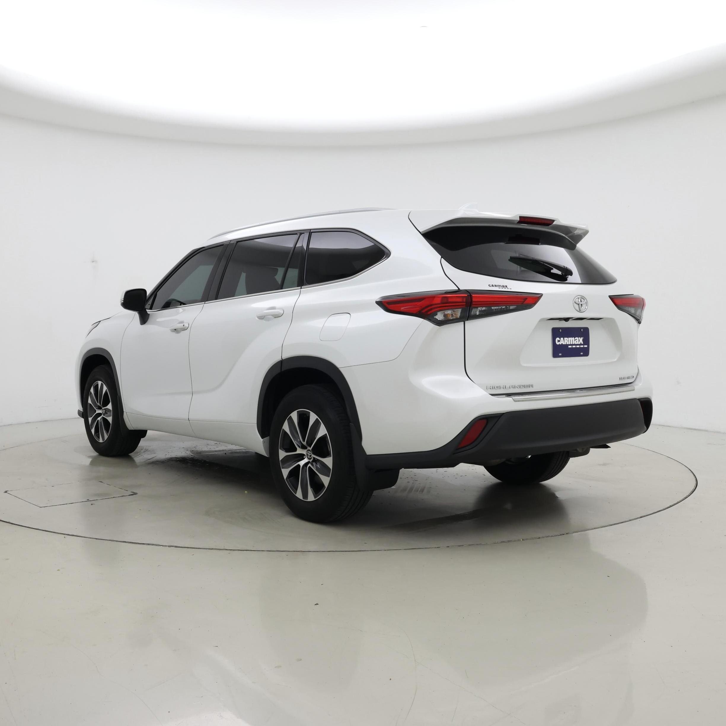 Thumbnail: 2022 Toyota Highlander - 2