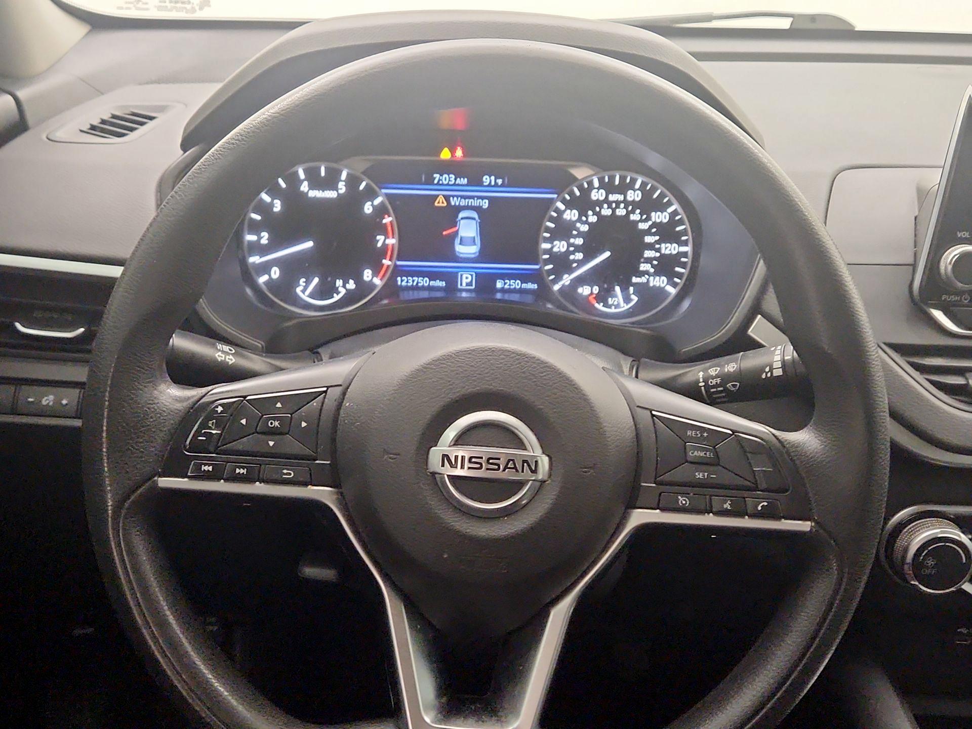 Thumbnail: 2020 Nissan Altima - 10
