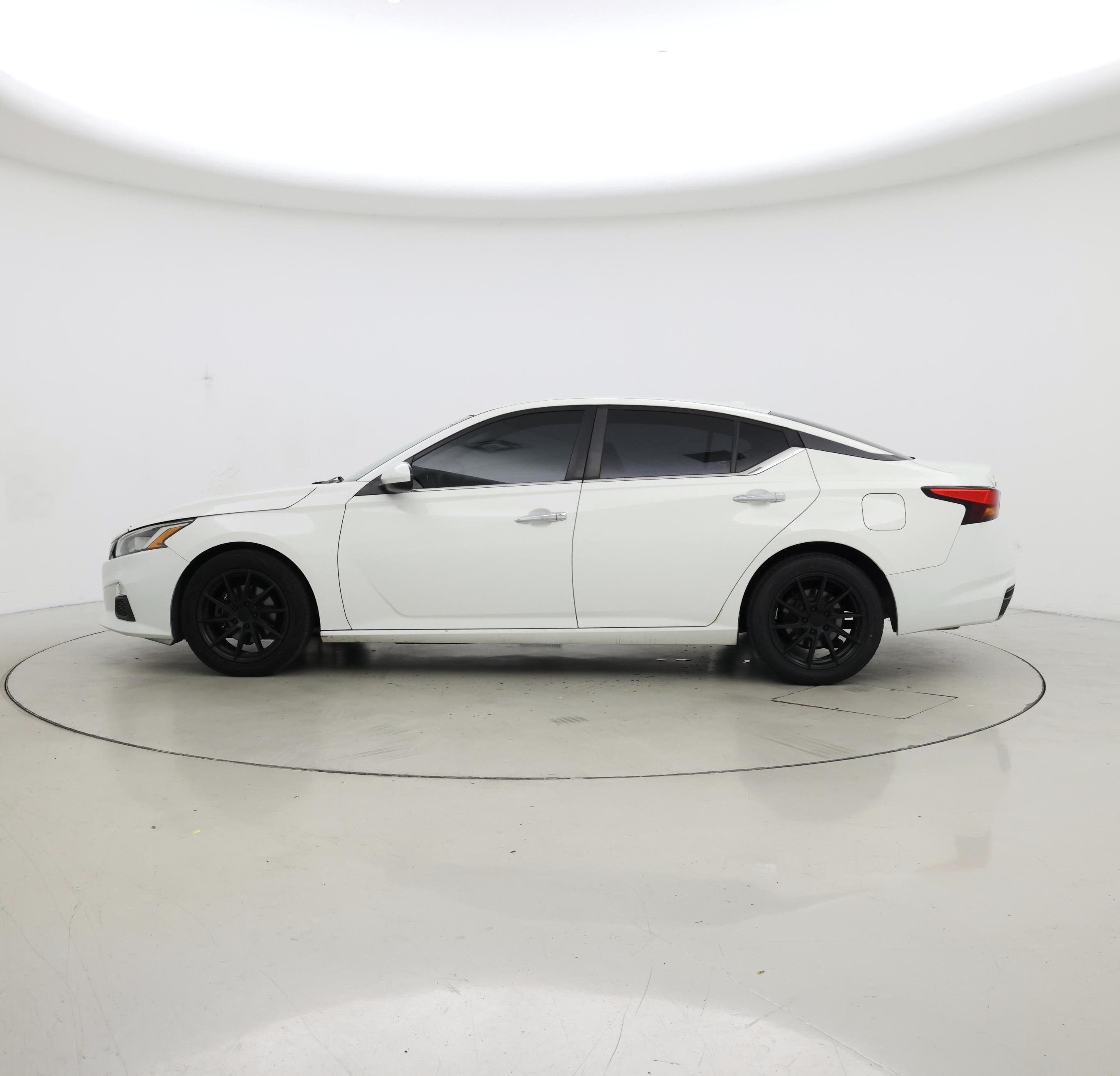 Thumbnail: 2020 Nissan Altima - 3