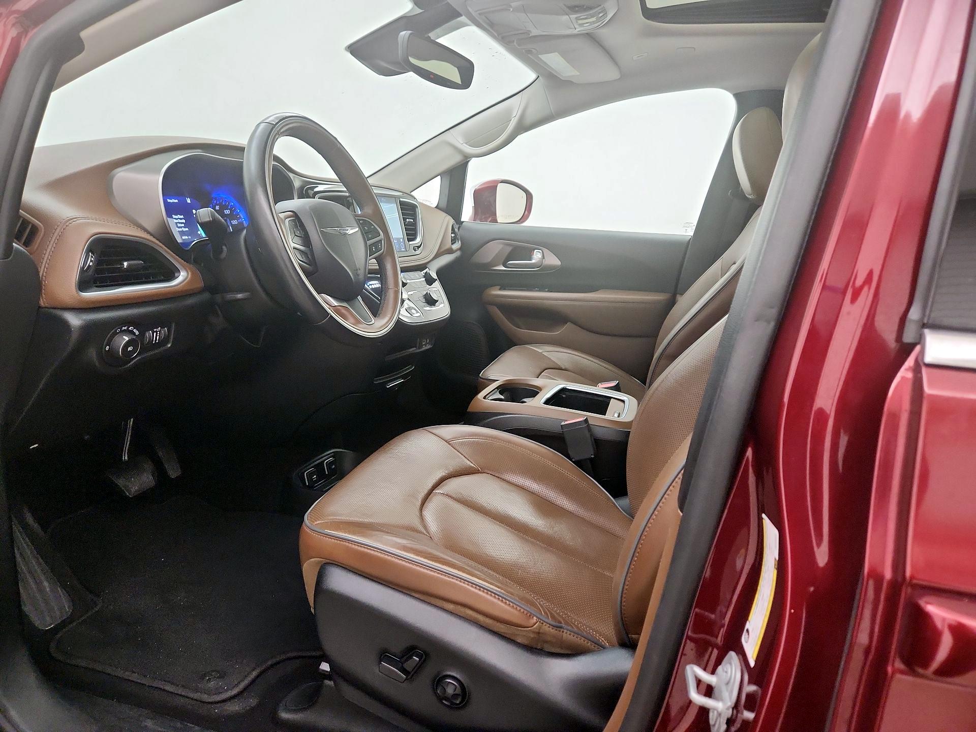 Thumbnail: 2018 Chrysler Pacifica - 11