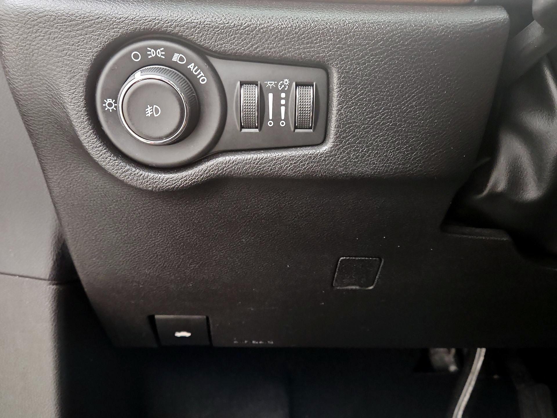 Thumbnail: 2018 Chrysler Pacifica - 13