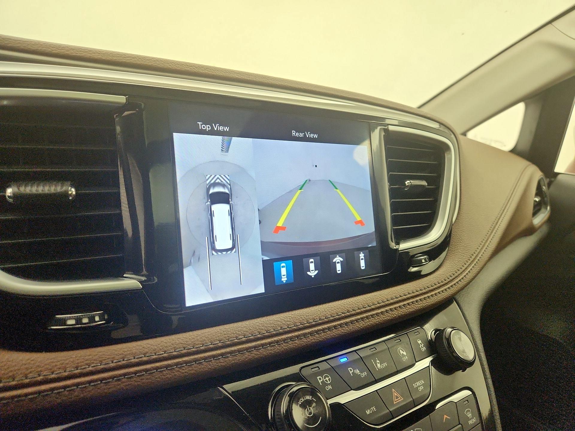 Thumbnail: 2018 Chrysler Pacifica - 15