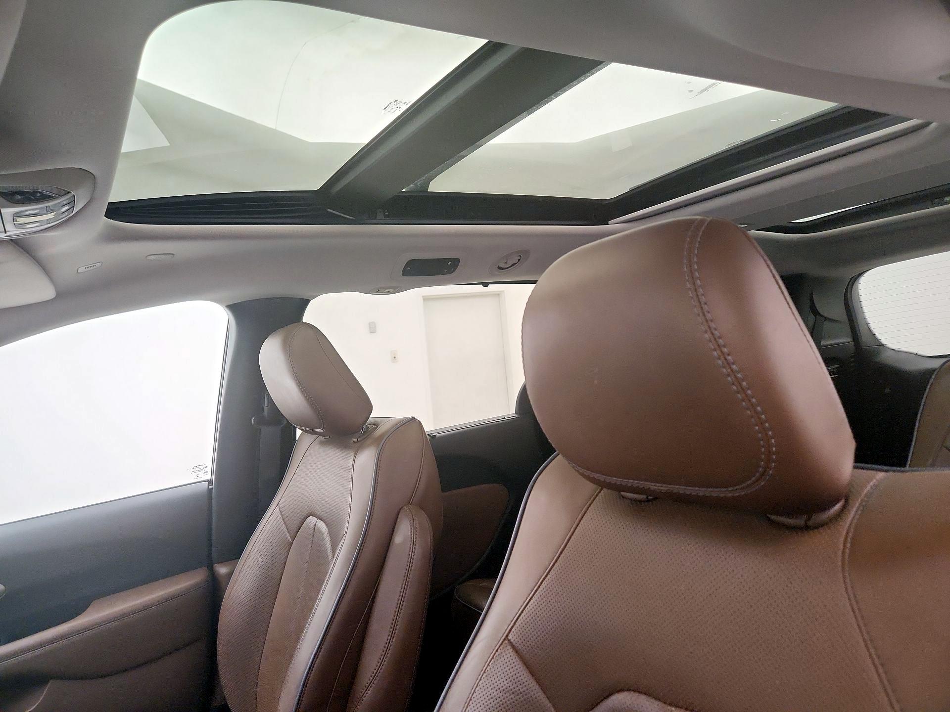 Thumbnail: 2018 Chrysler Pacifica - 20