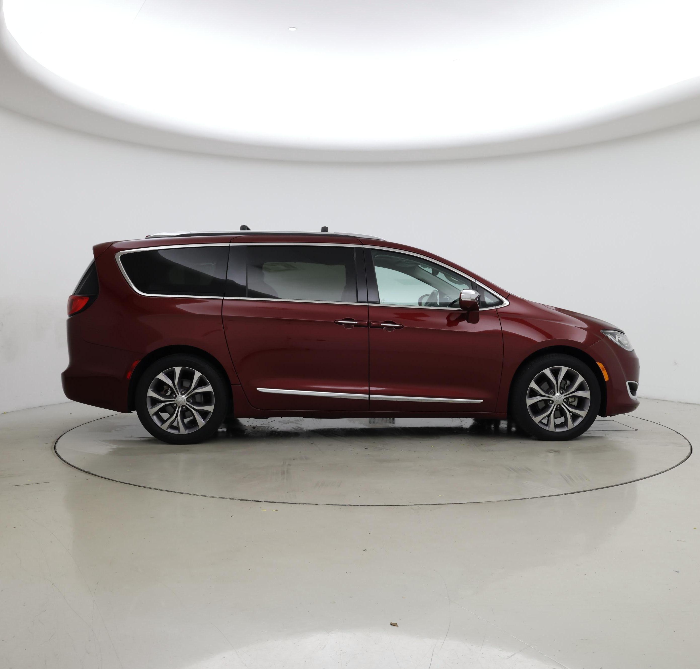 Thumbnail: 2018 Chrysler Pacifica - 7
