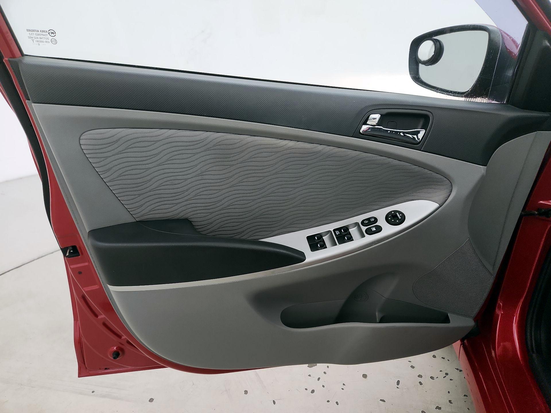 Thumbnail: 2013 Hyundai Accent - 12