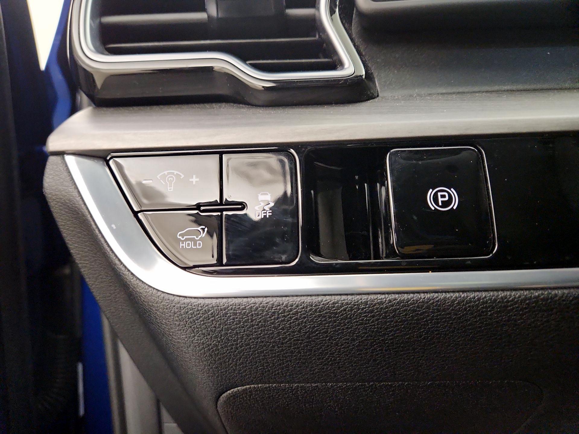 Thumbnail: 2023 Kia Sportage - 13
