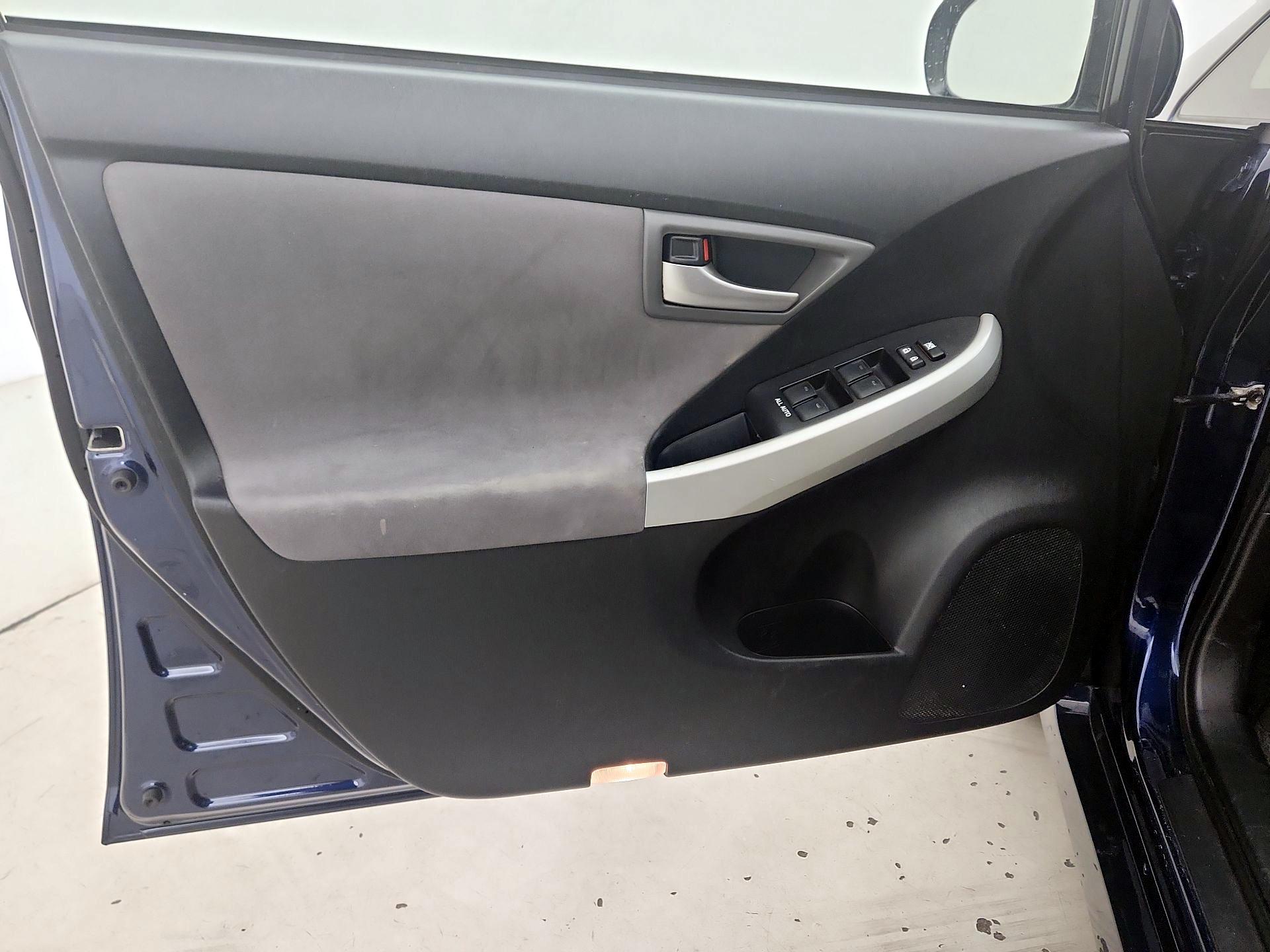 Thumbnail: 2013 Toyota Prius - 12