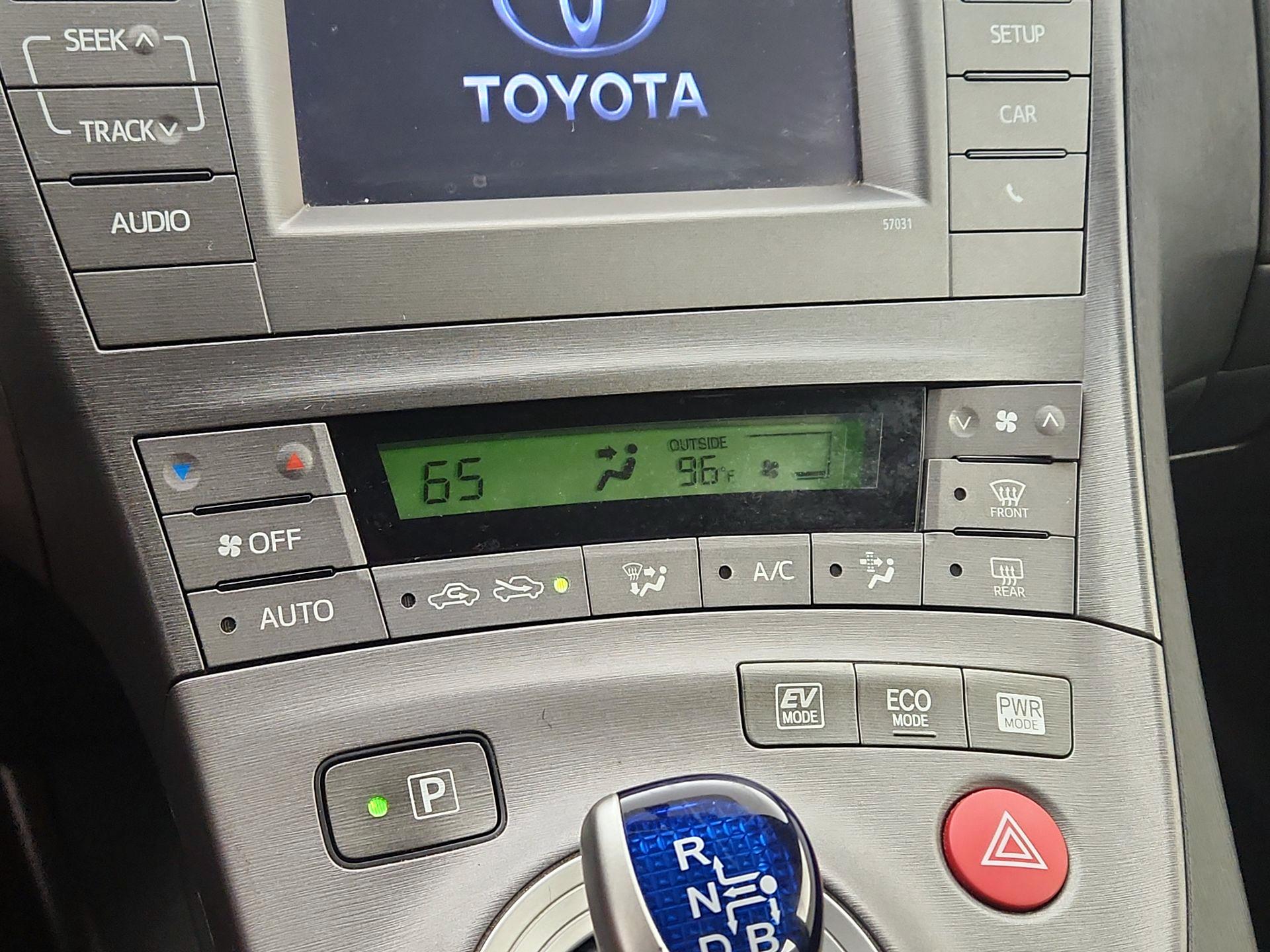 Thumbnail: 2013 Toyota Prius - 15