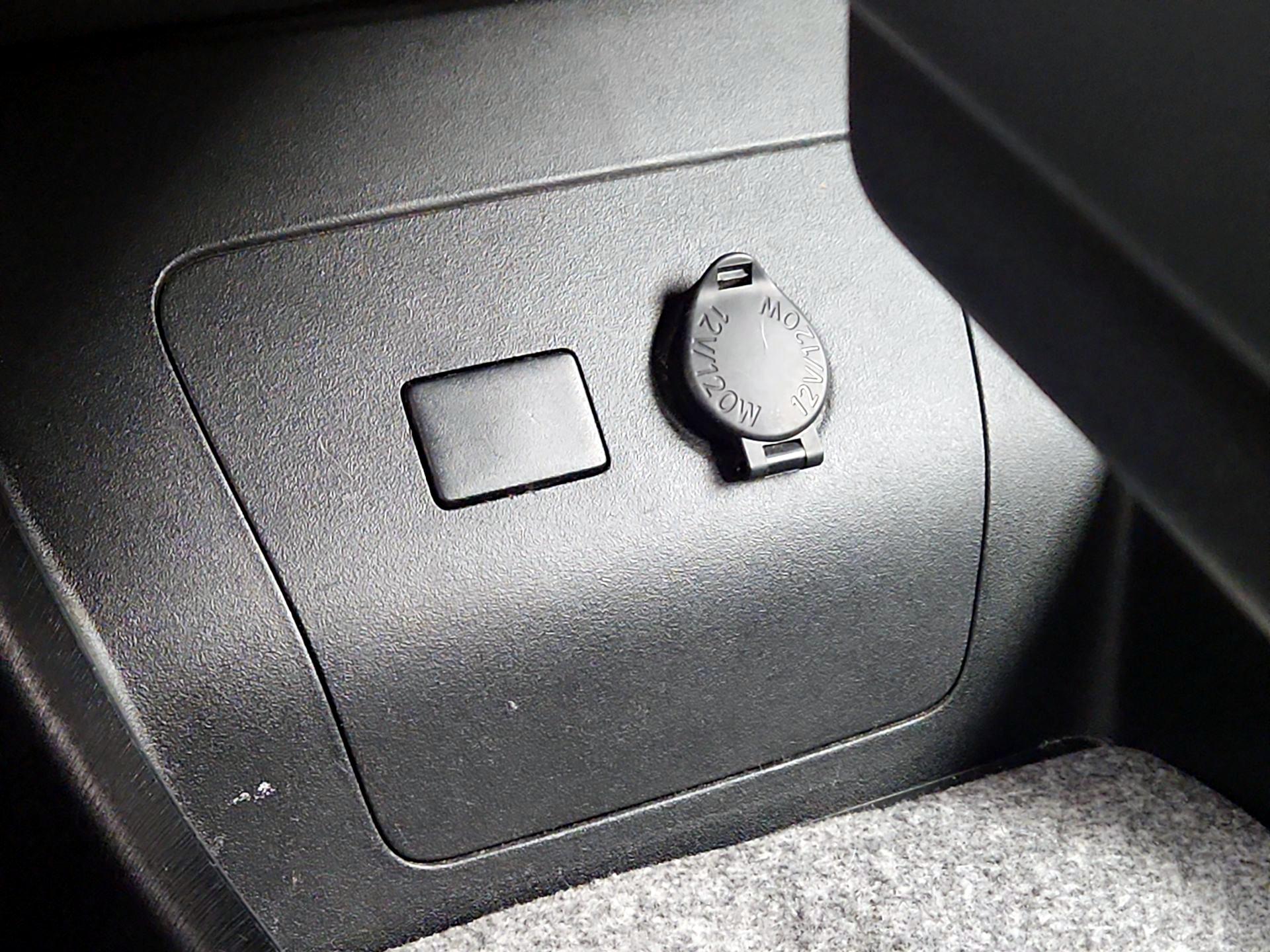 Thumbnail: 2013 Toyota Prius - 17