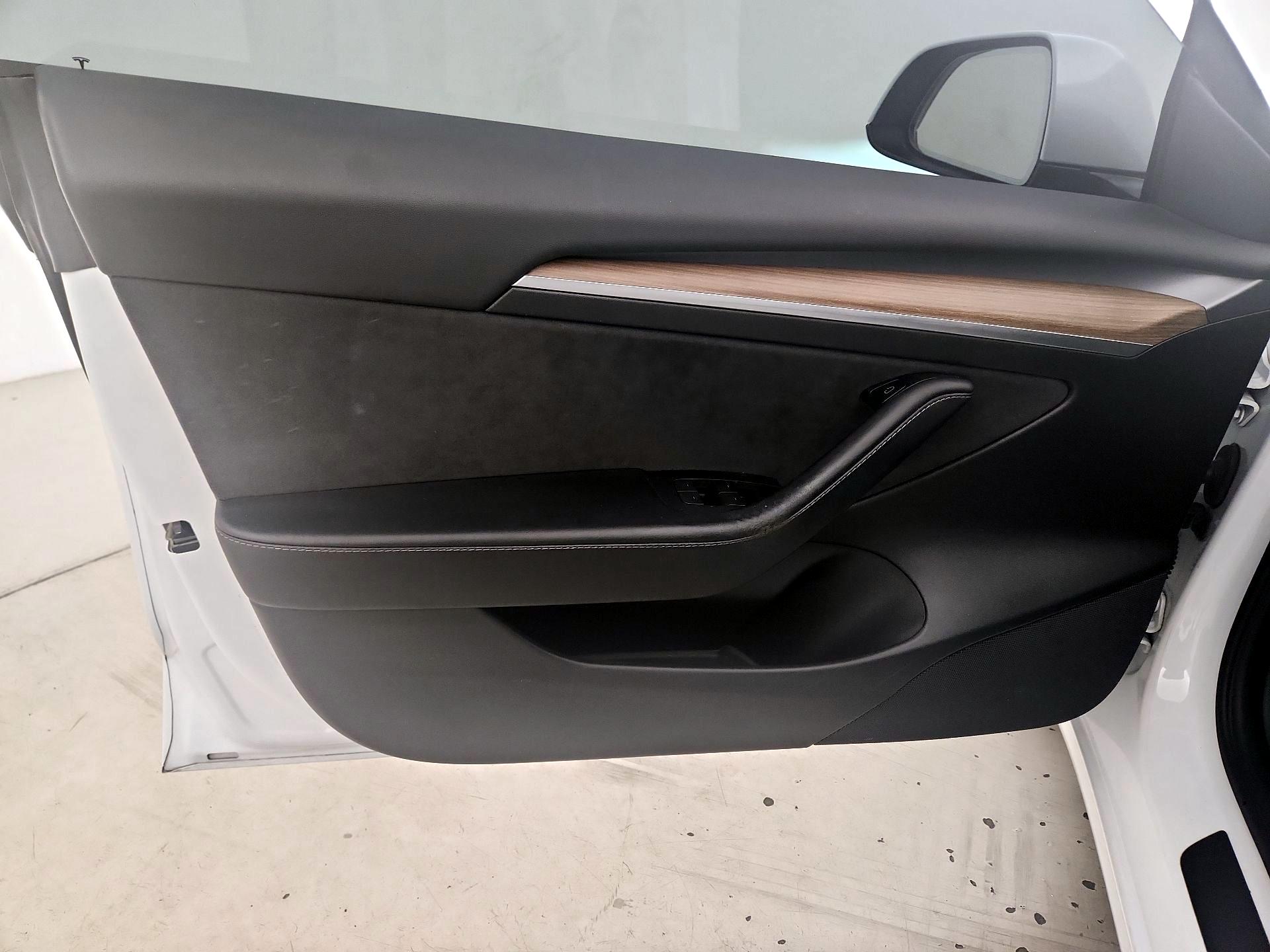 Thumbnail: 2022 Tesla Model 3 - 12