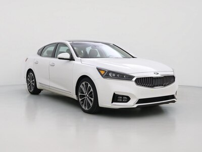 White 2017 Kia Cadenza Technology