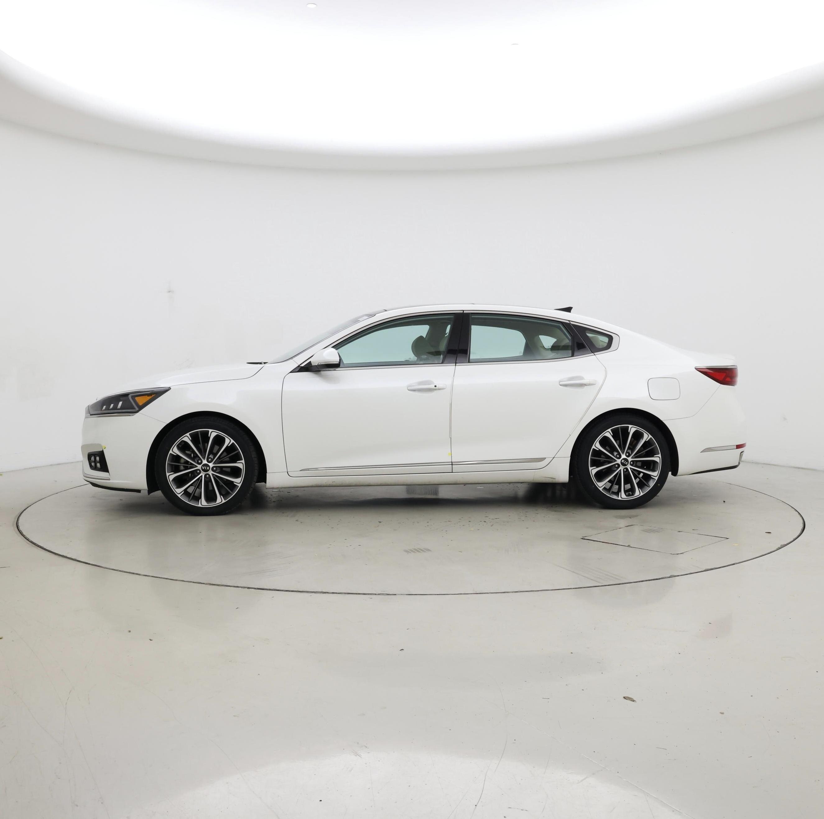 Thumbnail: 2017 Kia Cadenza - 3