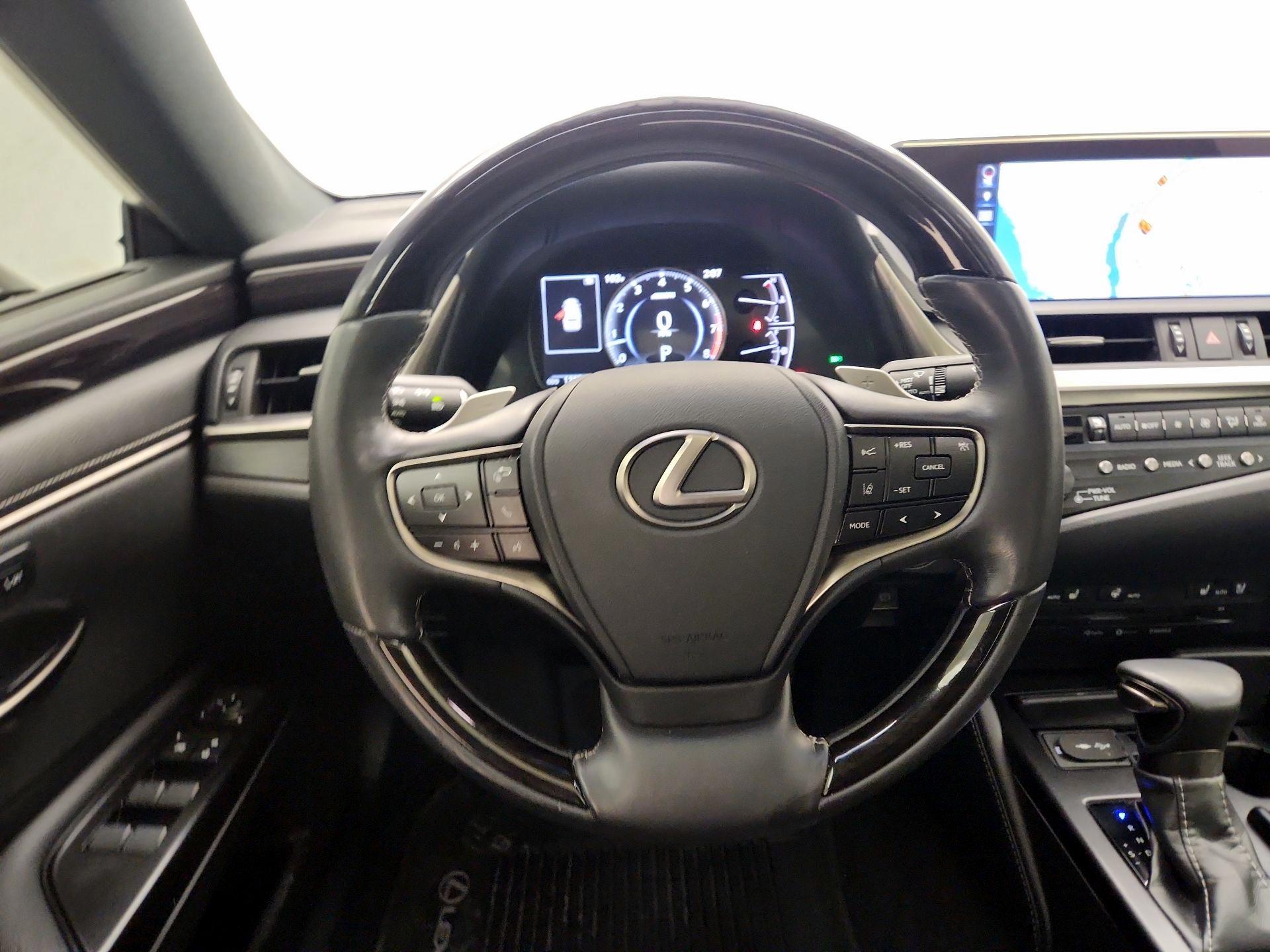 Thumbnail: 2019 Lexus ES - 10