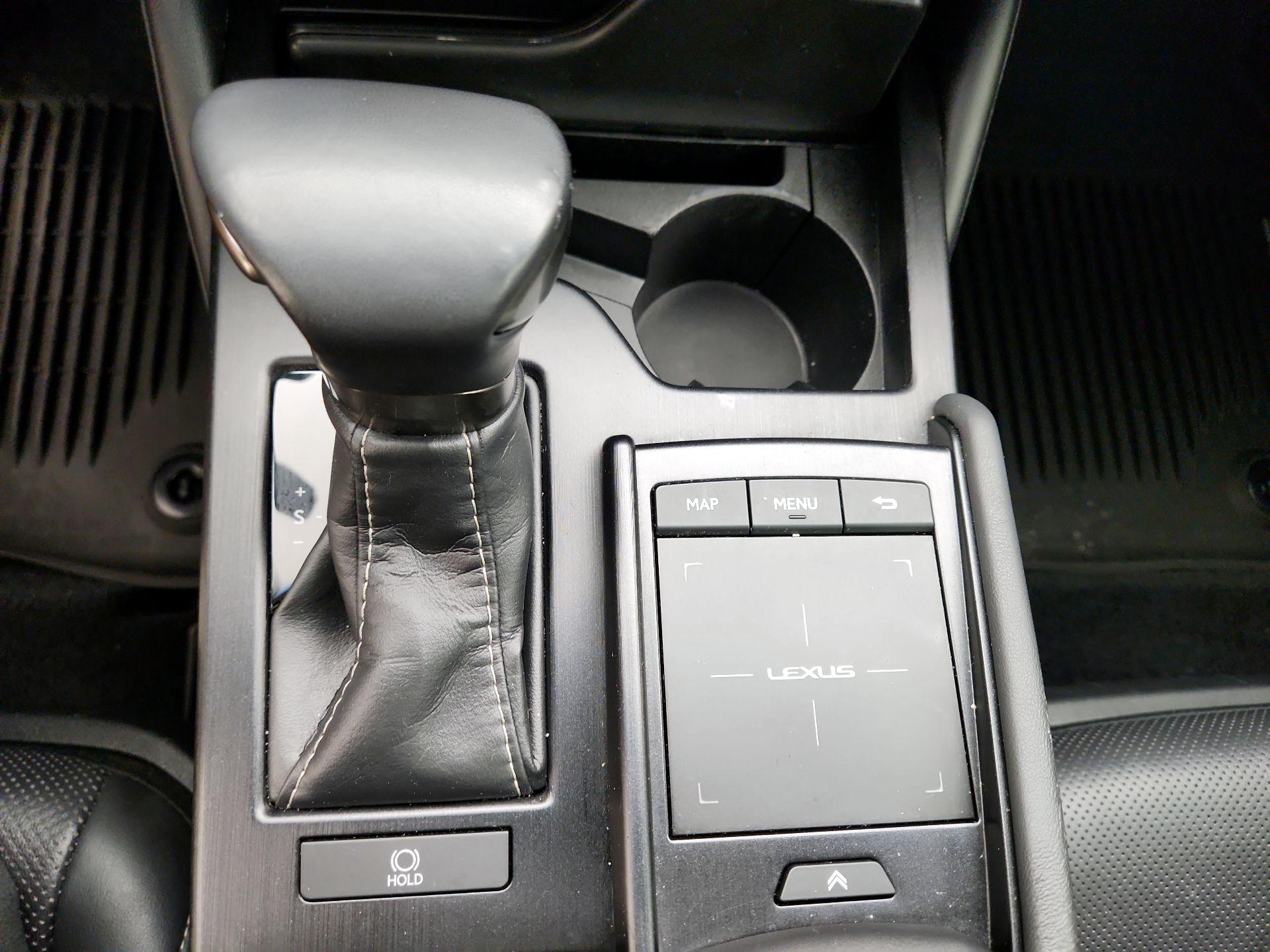 Thumbnail: 2019 Lexus ES - 18