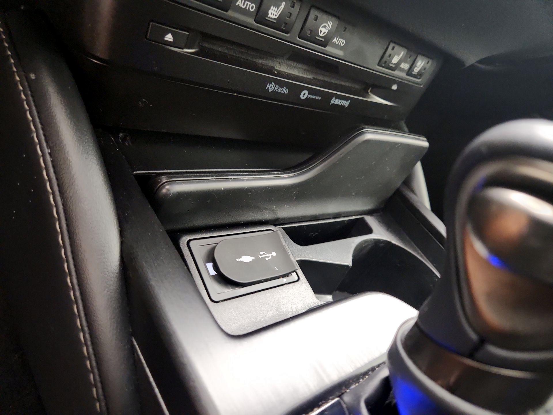 Thumbnail: 2019 Lexus ES - 19