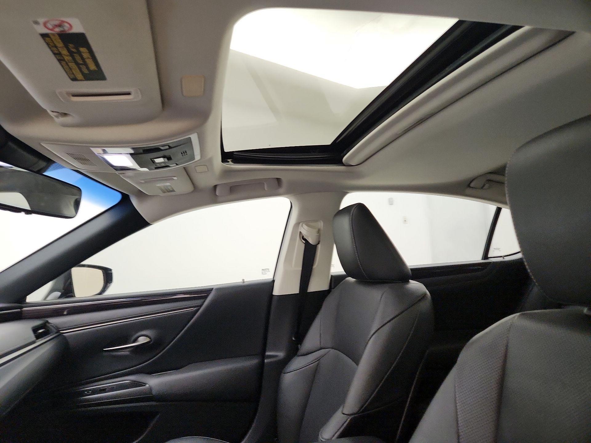 Thumbnail: 2019 Lexus ES - 20