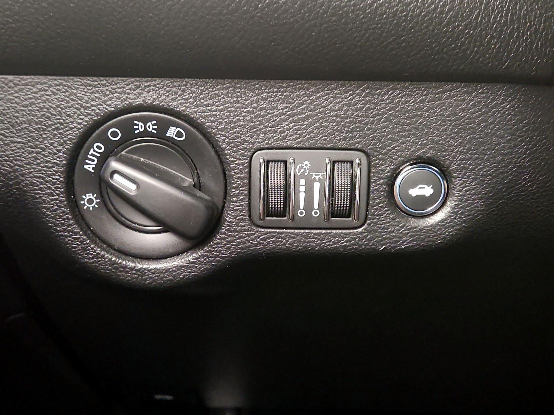 Thumbnail: 2019 Dodge Challenger - 13