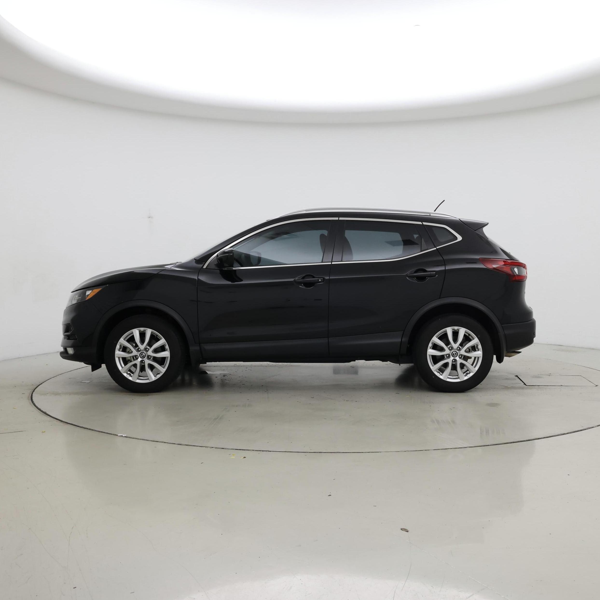 Thumbnail: 2022 Nissan Rogue Sport - 3