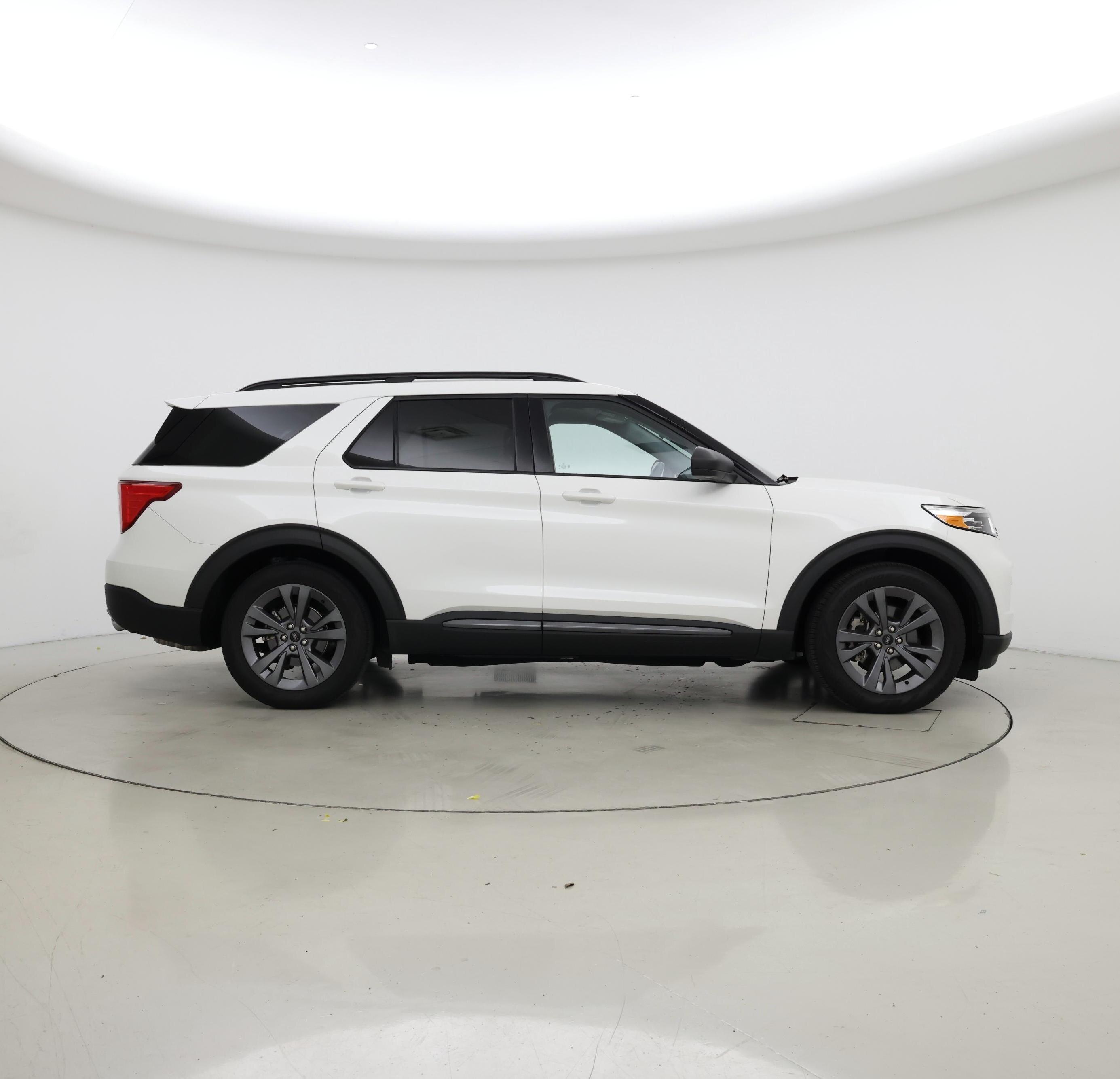 Thumbnail: 2021 Ford Explorer - 7