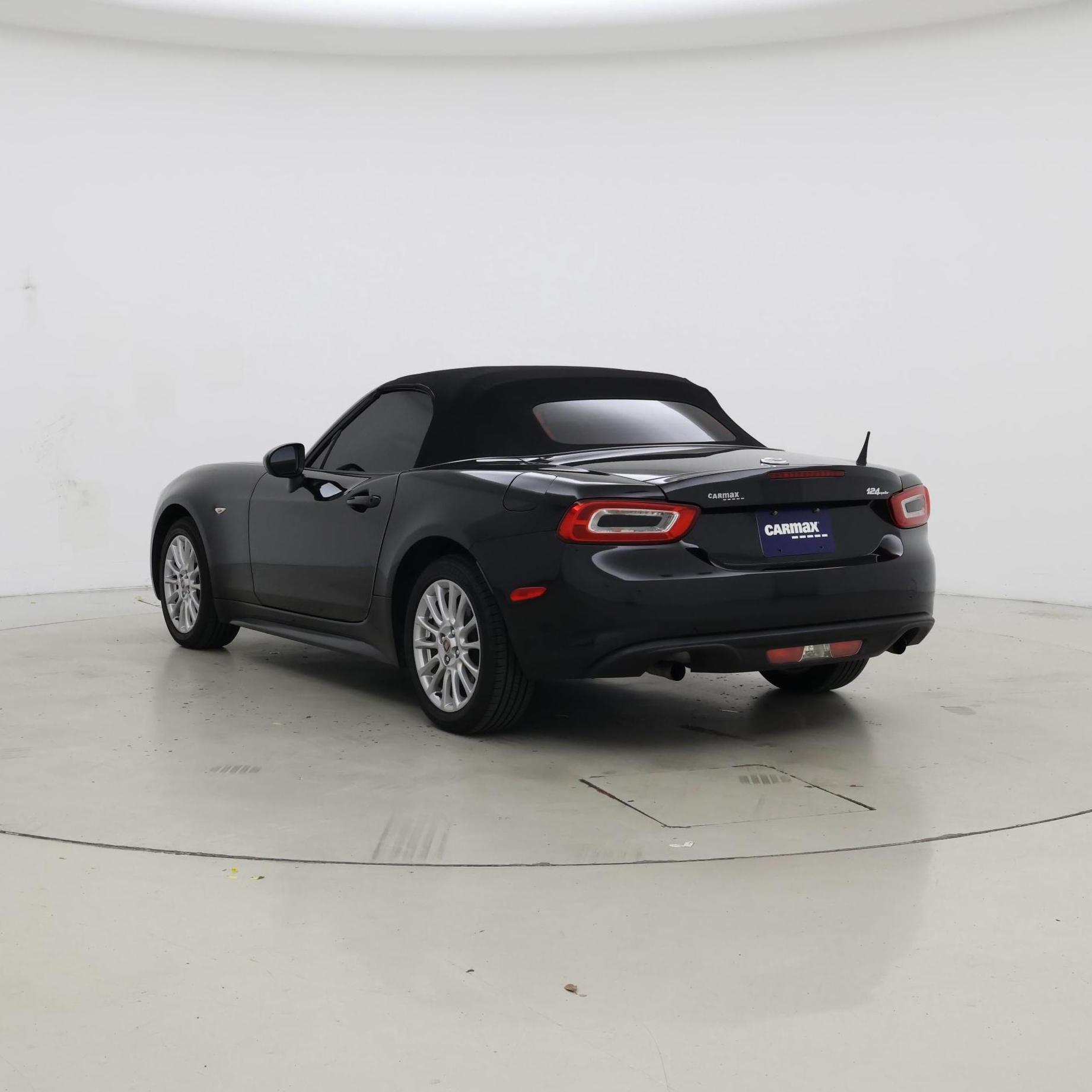 Thumbnail: 2017 Fiat 124 Spider - 2