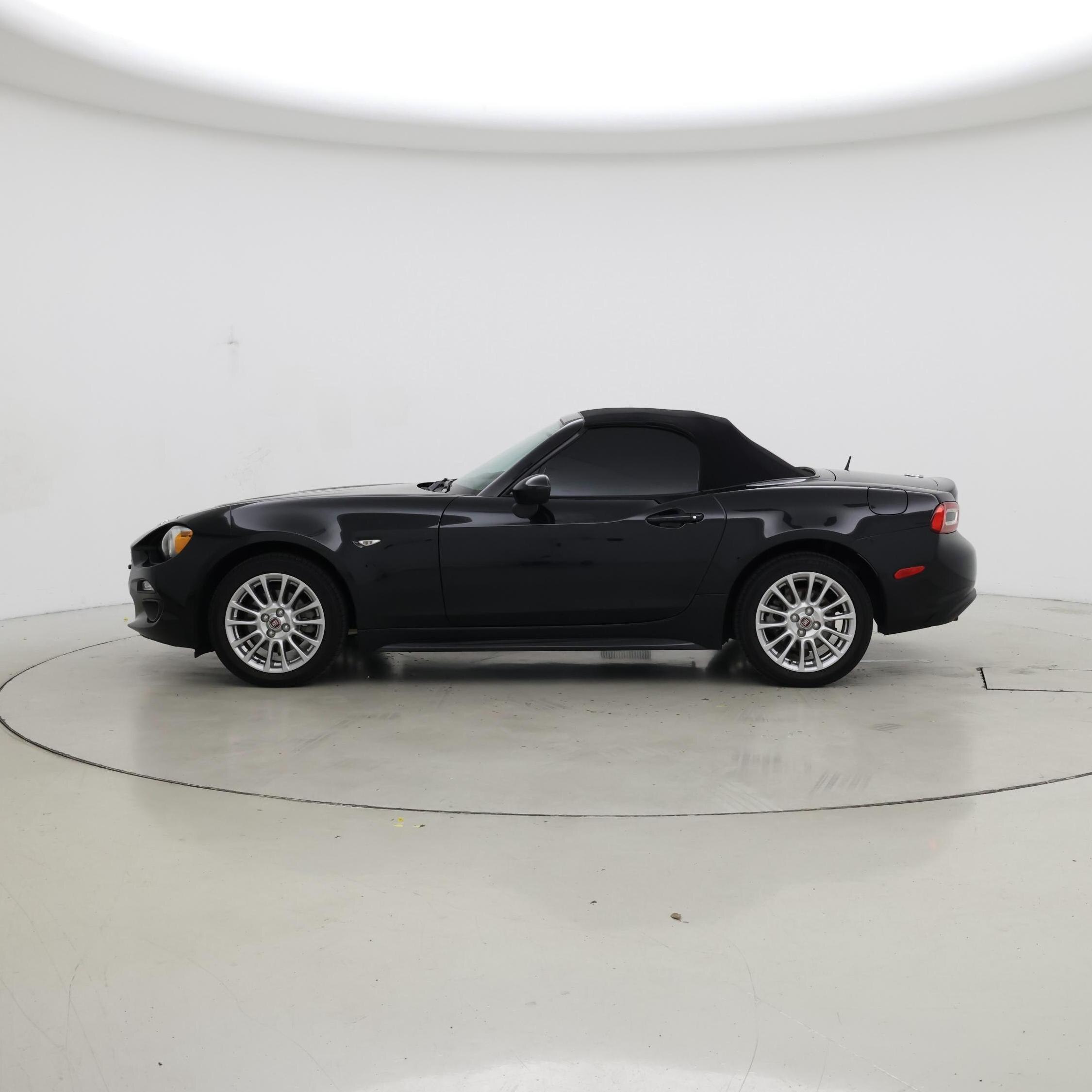 Thumbnail: 2017 Fiat 124 Spider - 3