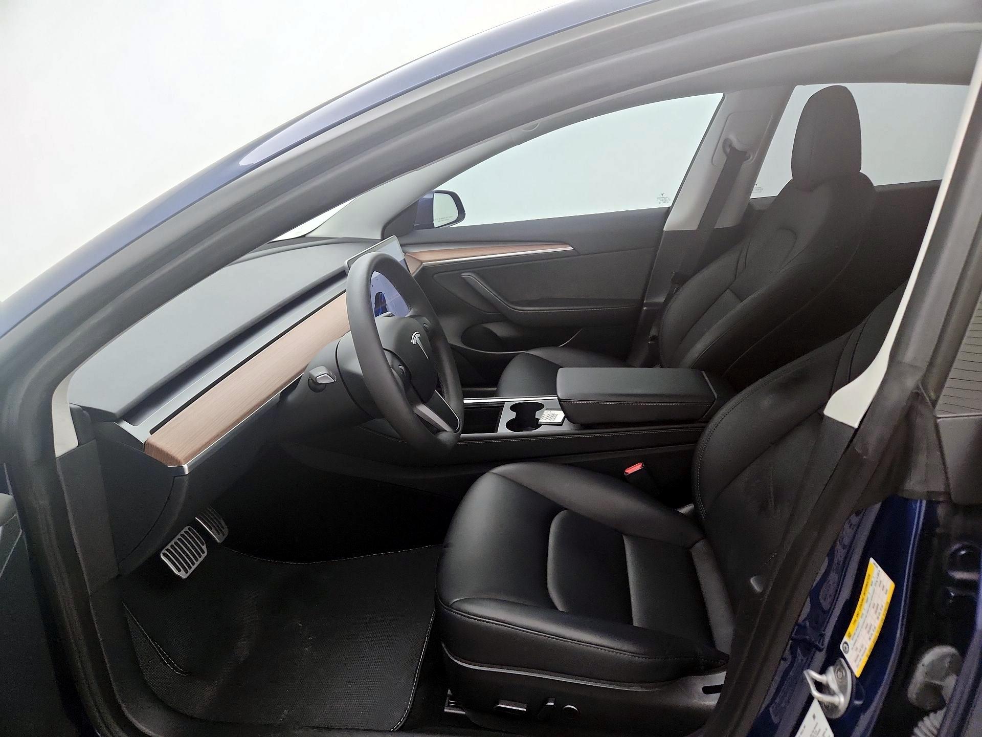 Thumbnail: 2023 Tesla Model 3 - 11