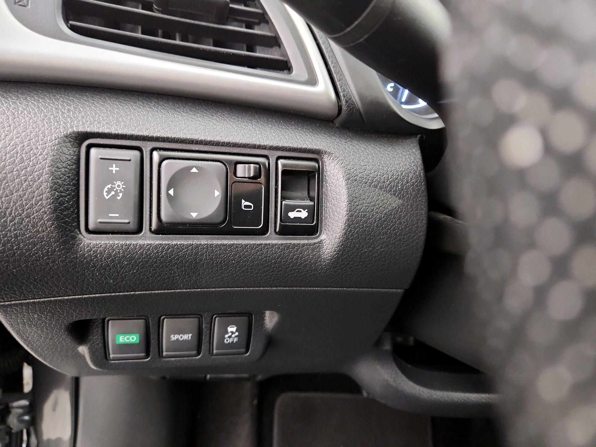 Thumbnail: 2018 Nissan Sentra - 13