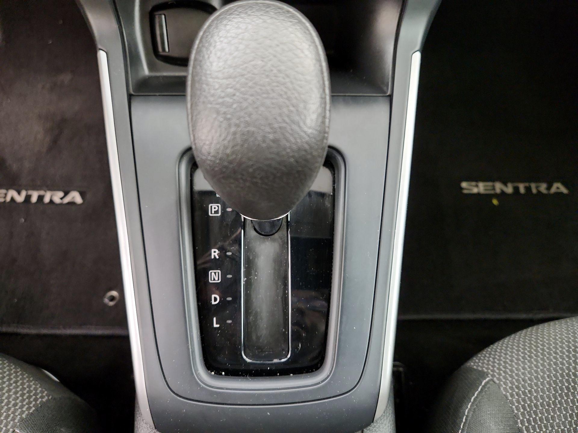 Thumbnail: 2018 Nissan Sentra - 17