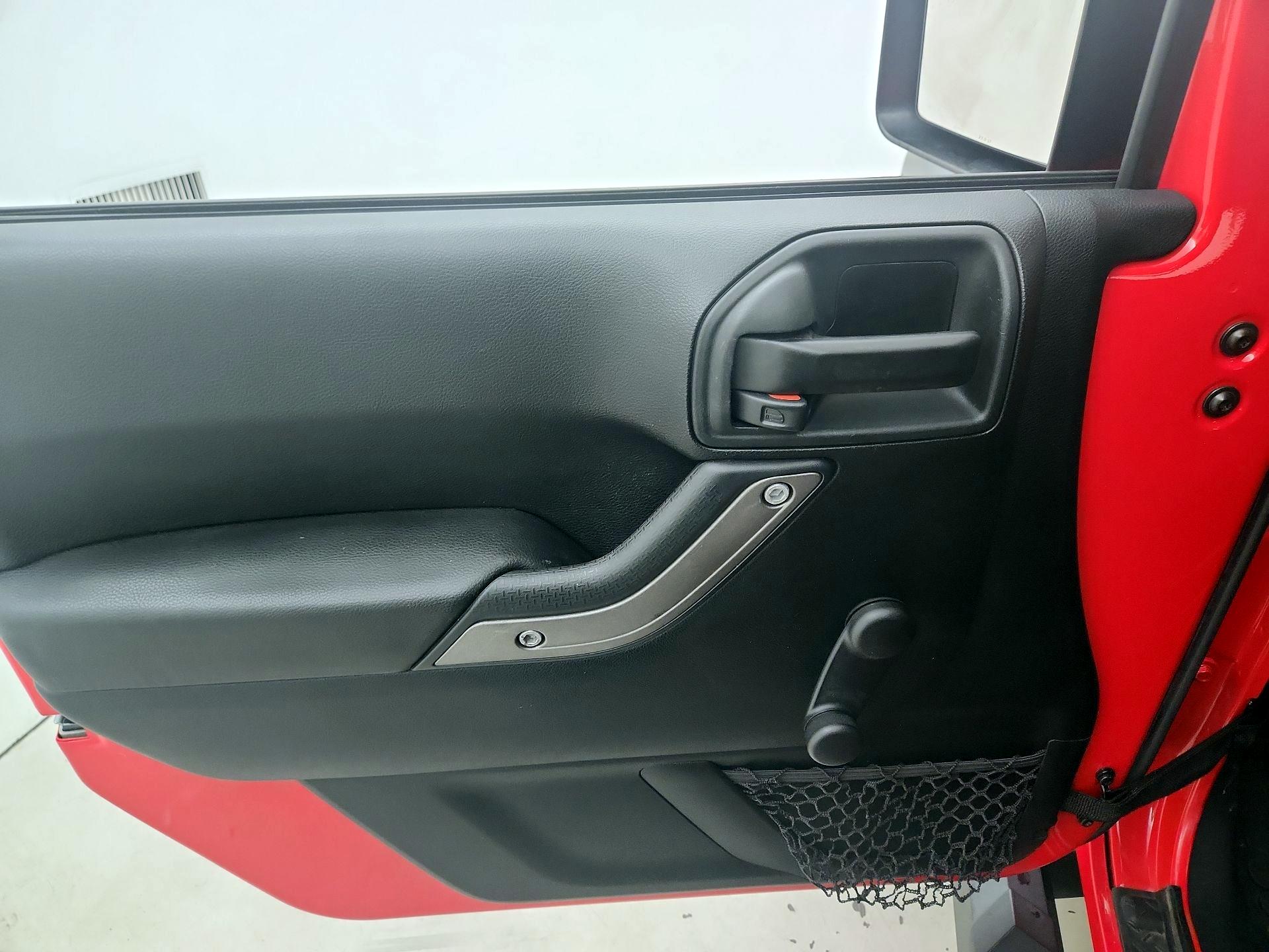 Thumbnail: 2018 Jeep Wrangler - 12